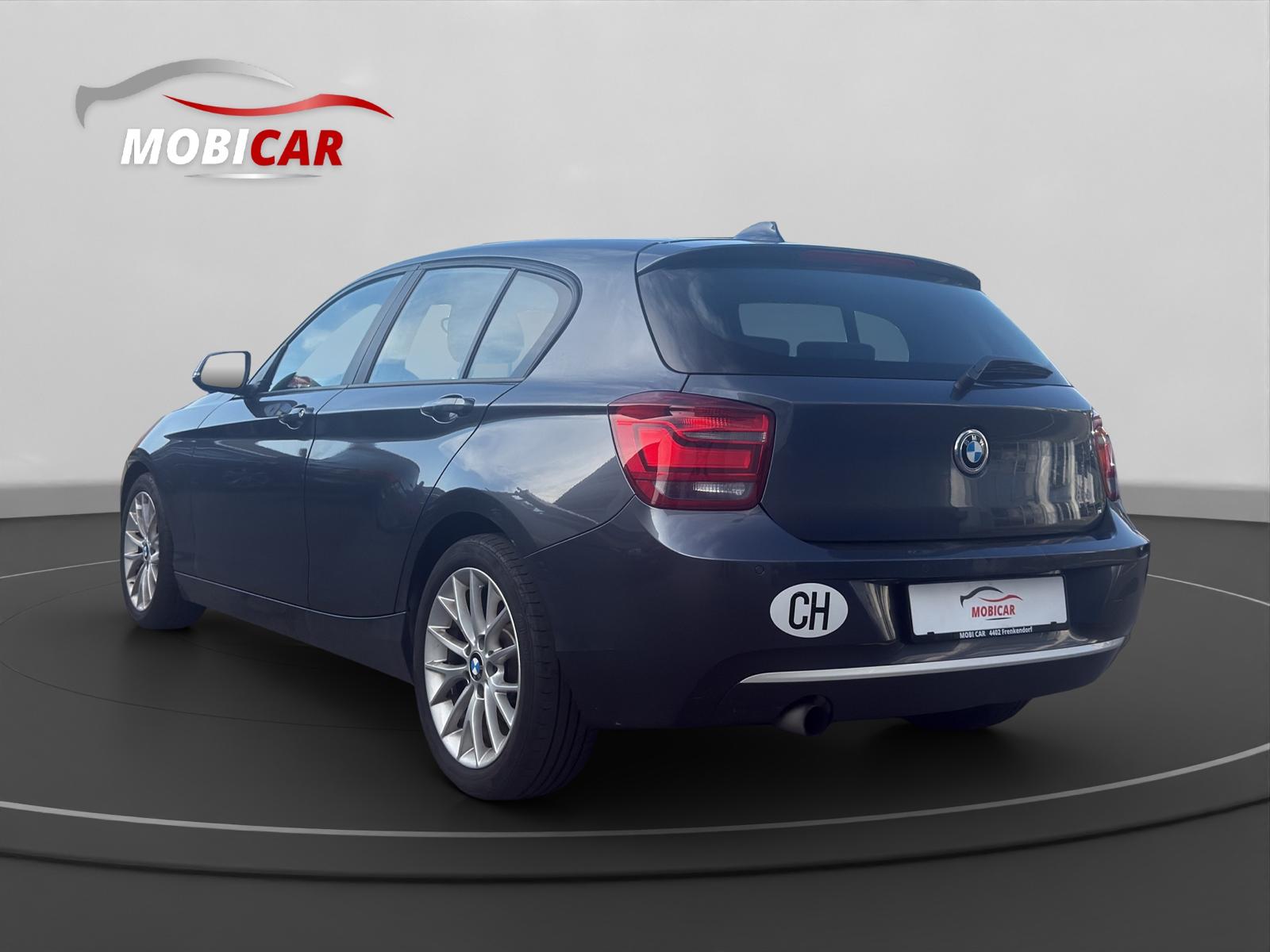BMW 116i Urban Line Steptronic-image-2