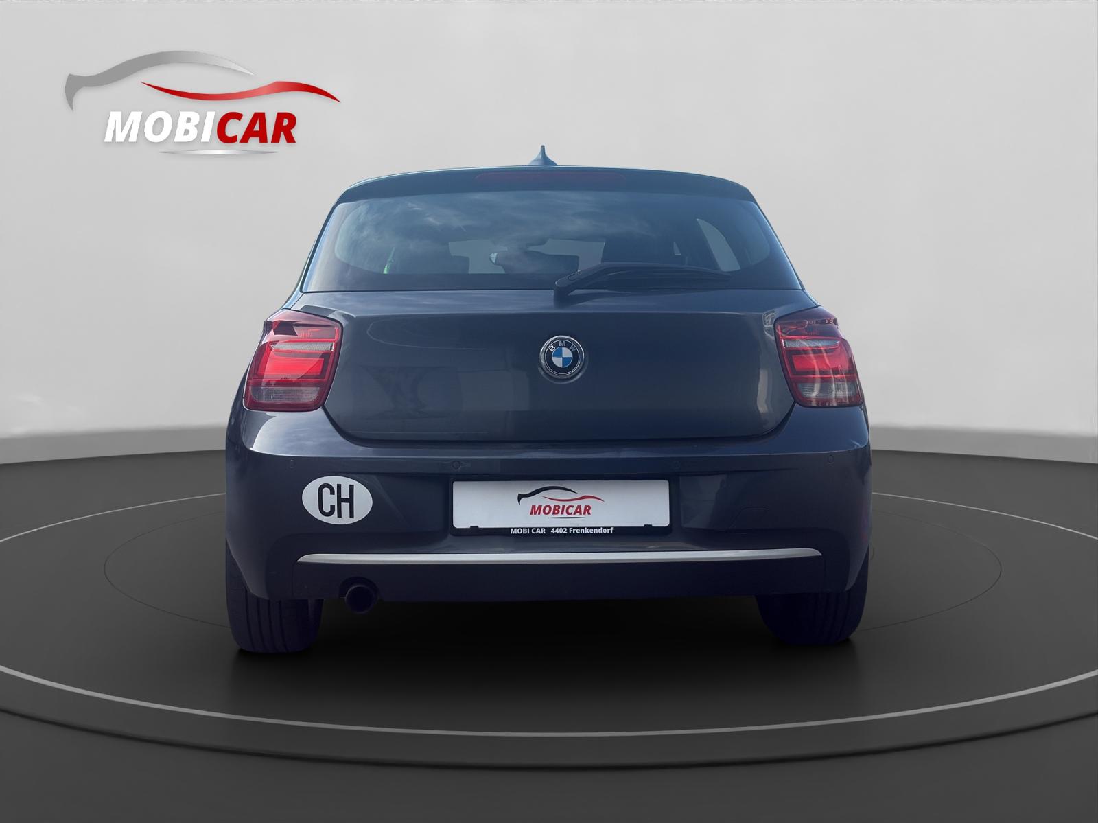 BMW 116i Urban Line Steptronic-image-3