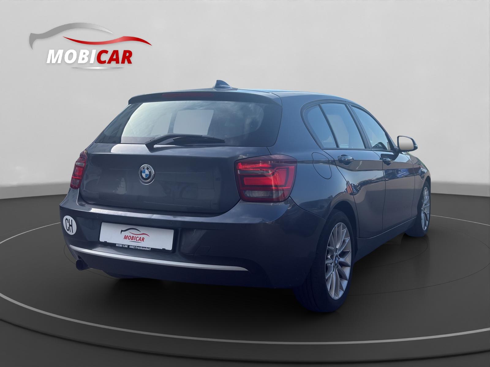 BMW 116i Urban Line Steptronic-image-4