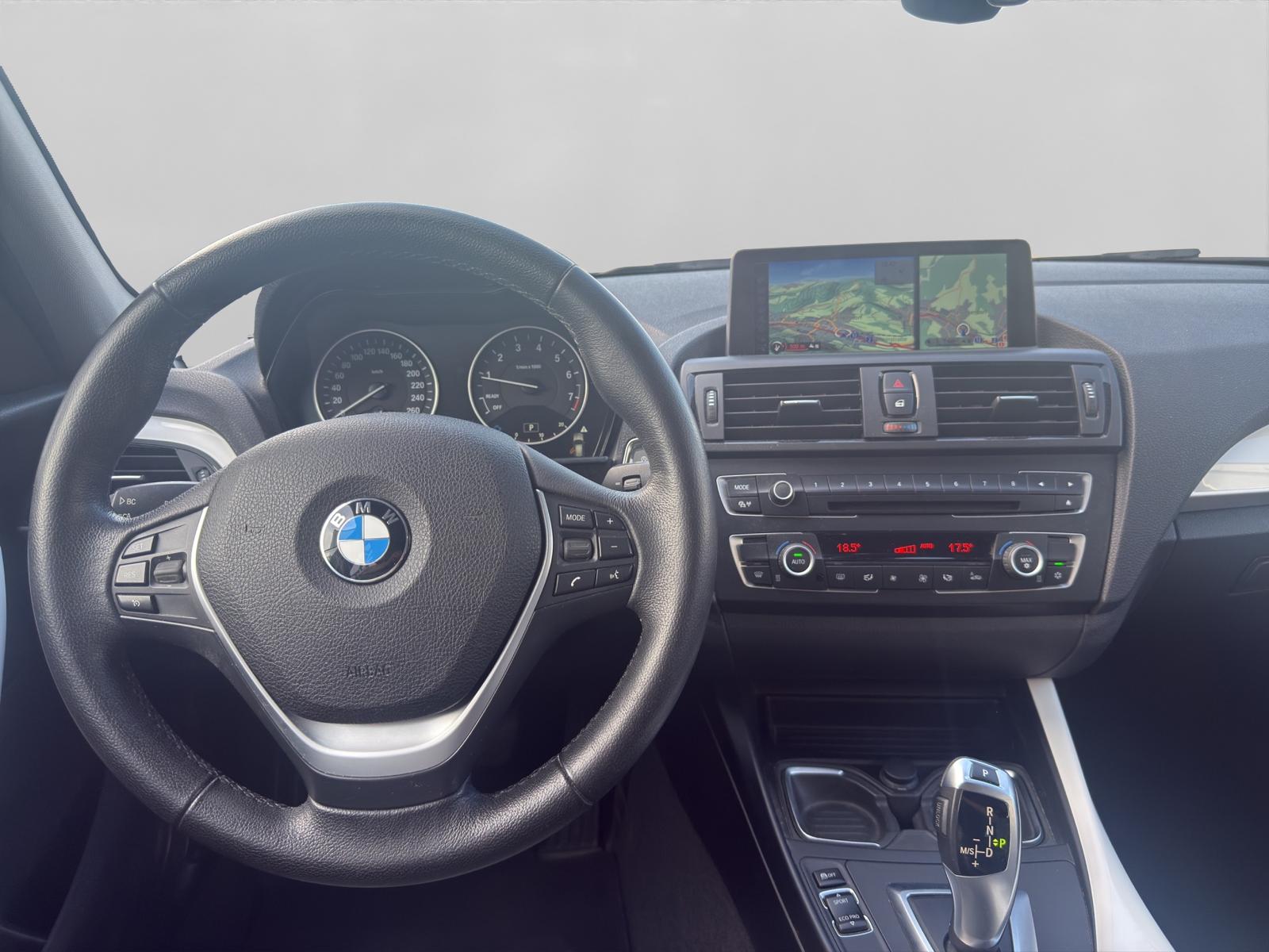 BMW 116i Urban Line Steptronic-image-11