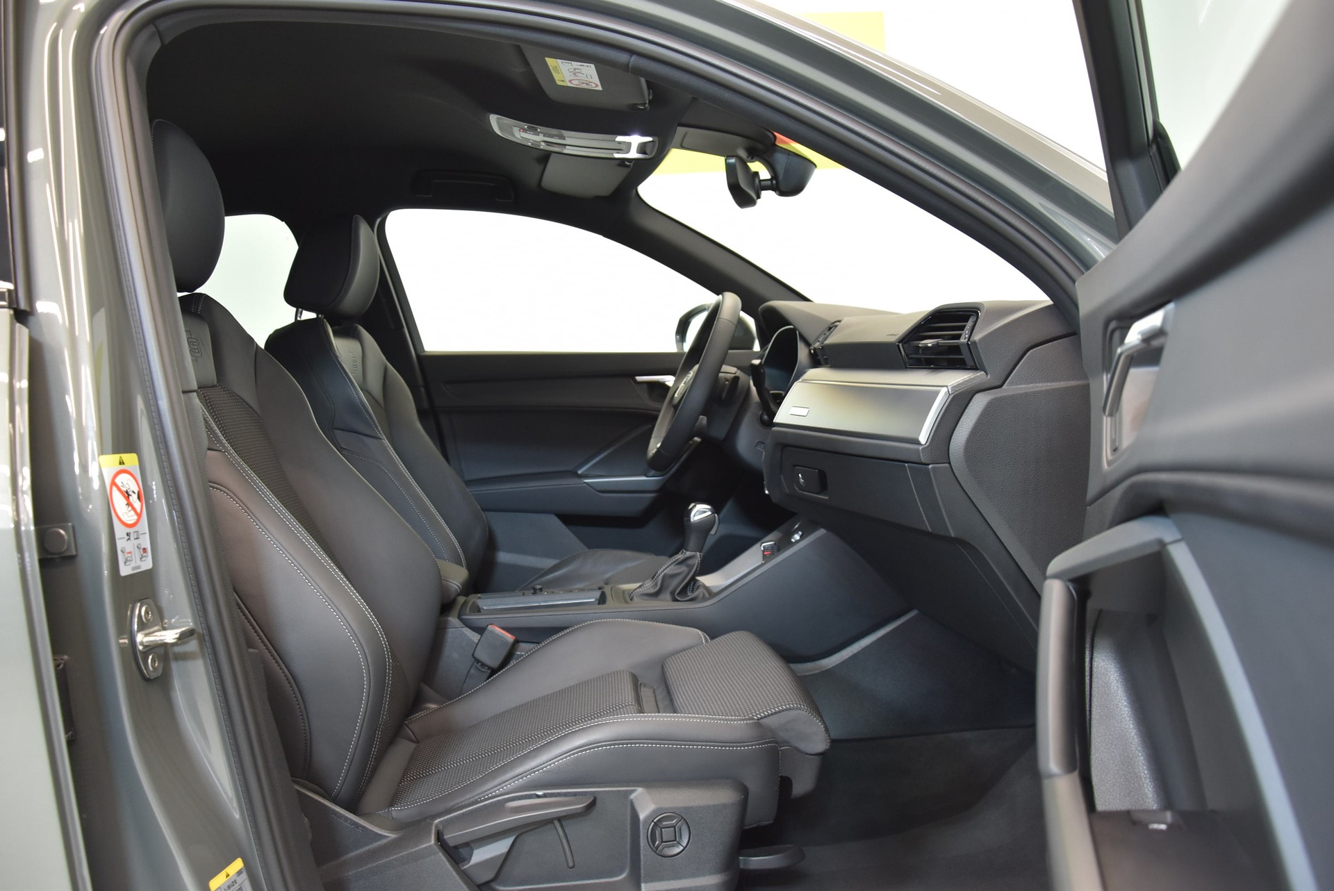 AUDI Q3 Sportback 35 TFSI Attraction S-tronic-image-3