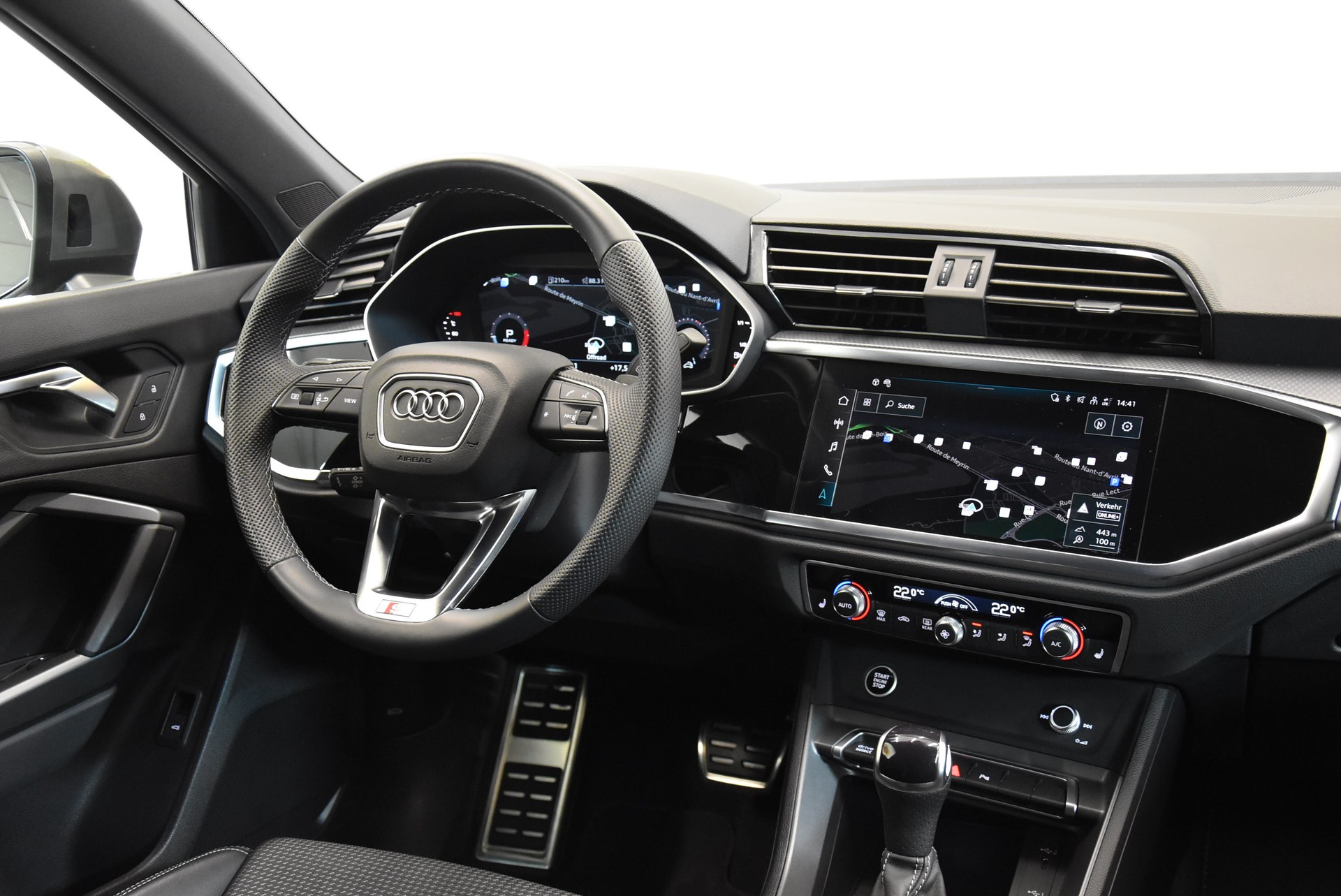 AUDI Q3 Sportback 35 TFSI Attraction S-tronic-image-4