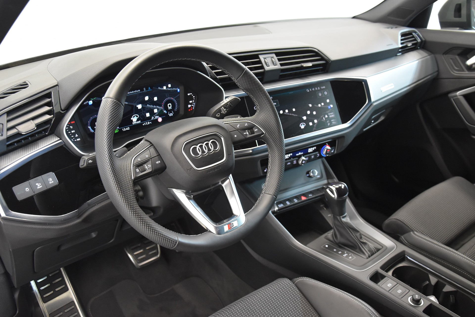 AUDI Q3 Sportback 35 TFSI Attraction S-tronic-image-2