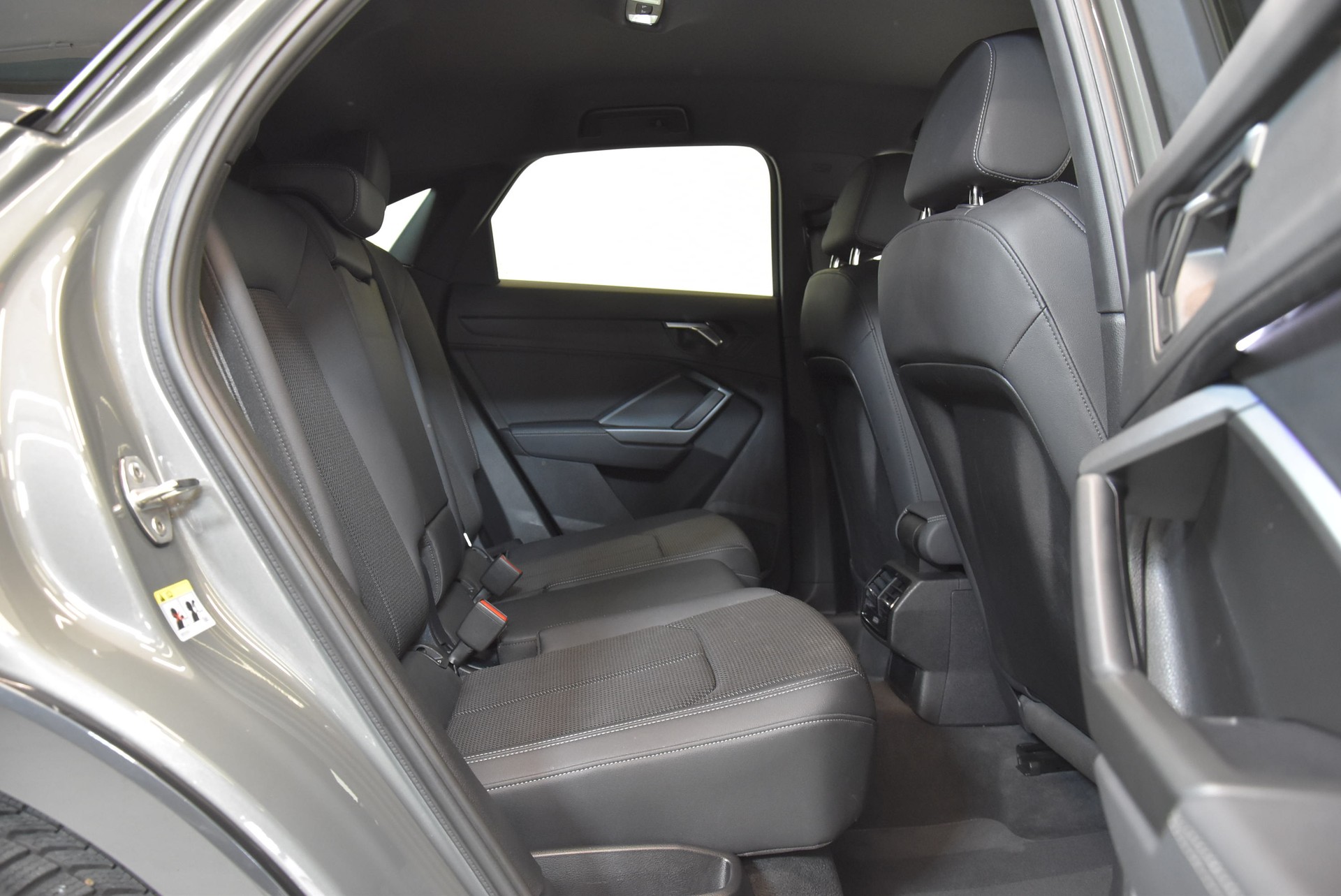 AUDI Q3 Sportback 35 TFSI Attraction S-tronic-image-6