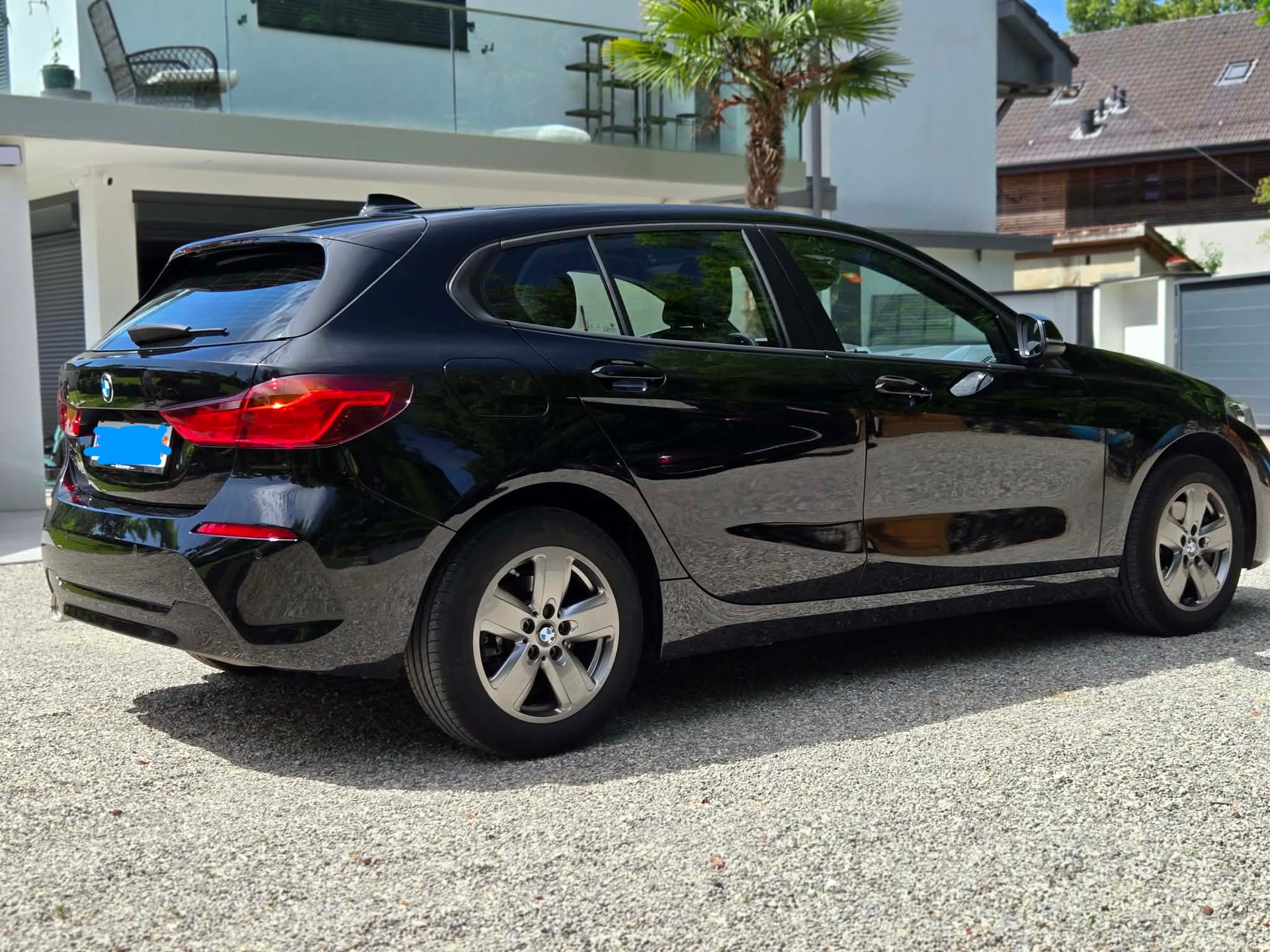 BMW 118i-image-1