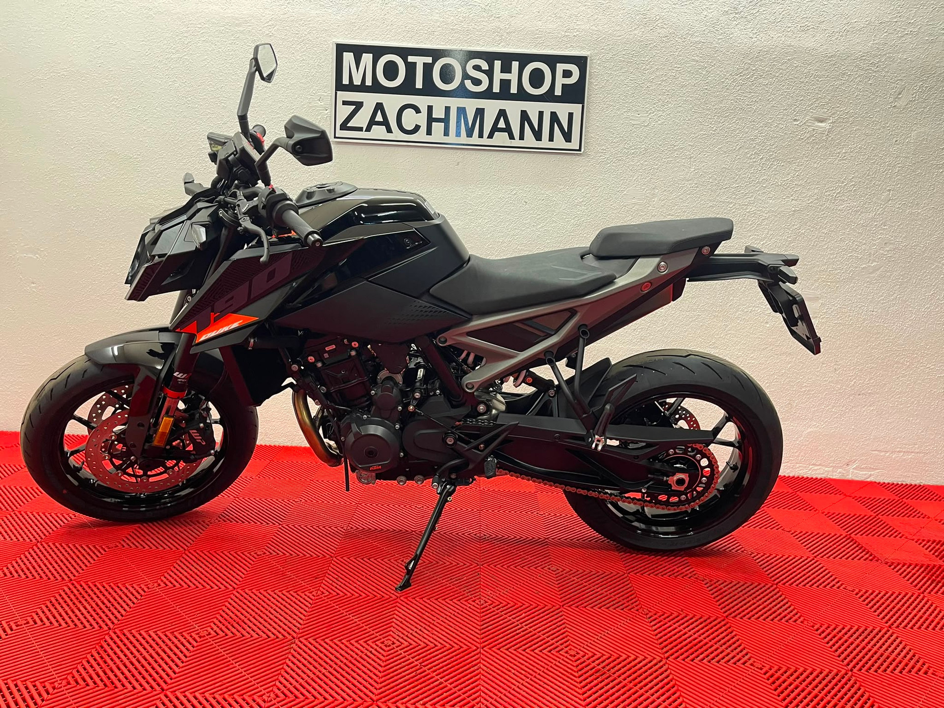 KTM 790 Duke 2027-showroom-element-3