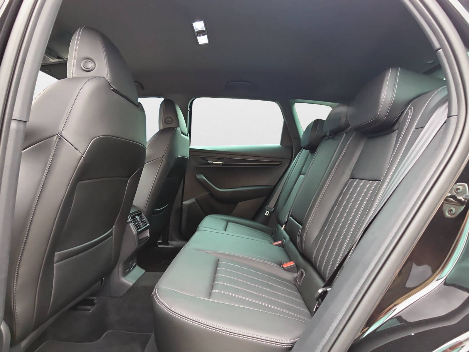 SKODA Karoq 1.5 TSI SportLine DSG-image-10