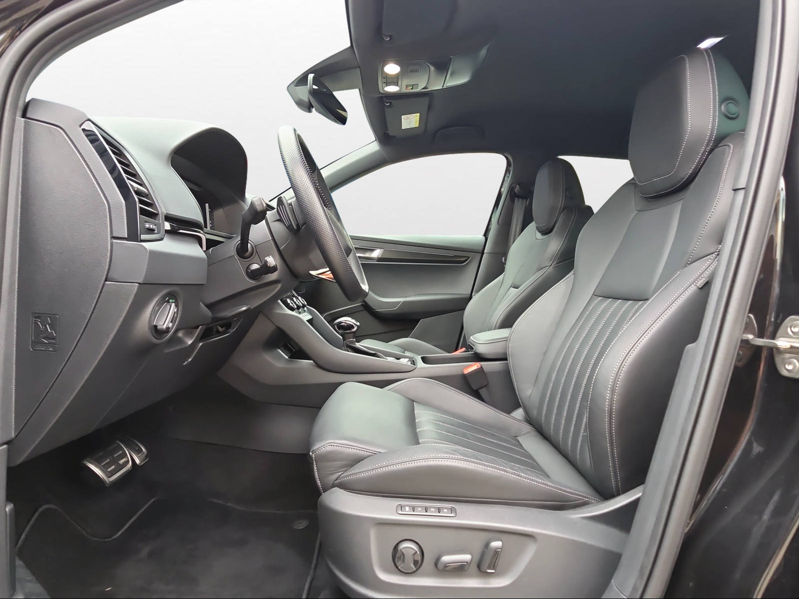 SKODA Karoq 1.5 TSI SportLine DSG-image-6