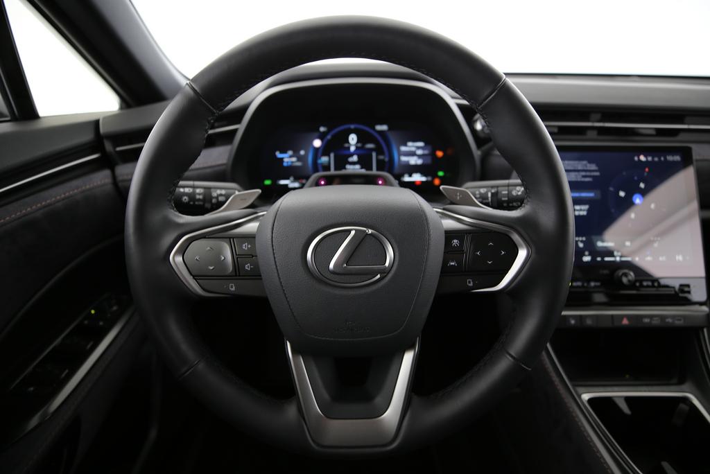 LEXUS LBX 1.5 Hybrid Cool AWD-image-5