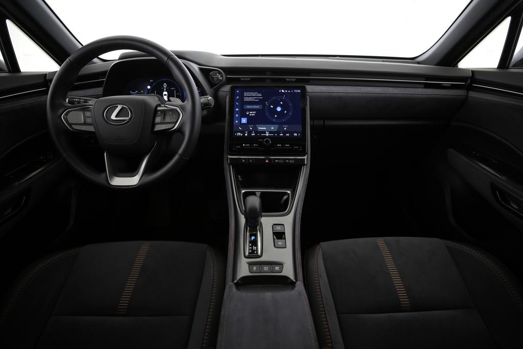 LEXUS LBX 1.5 Hybrid Cool AWD-image-4