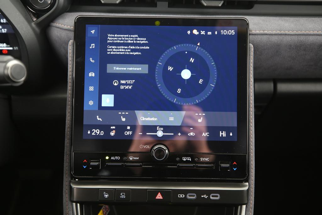 LEXUS LBX 1.5 Hybrid Cool AWD-image-6