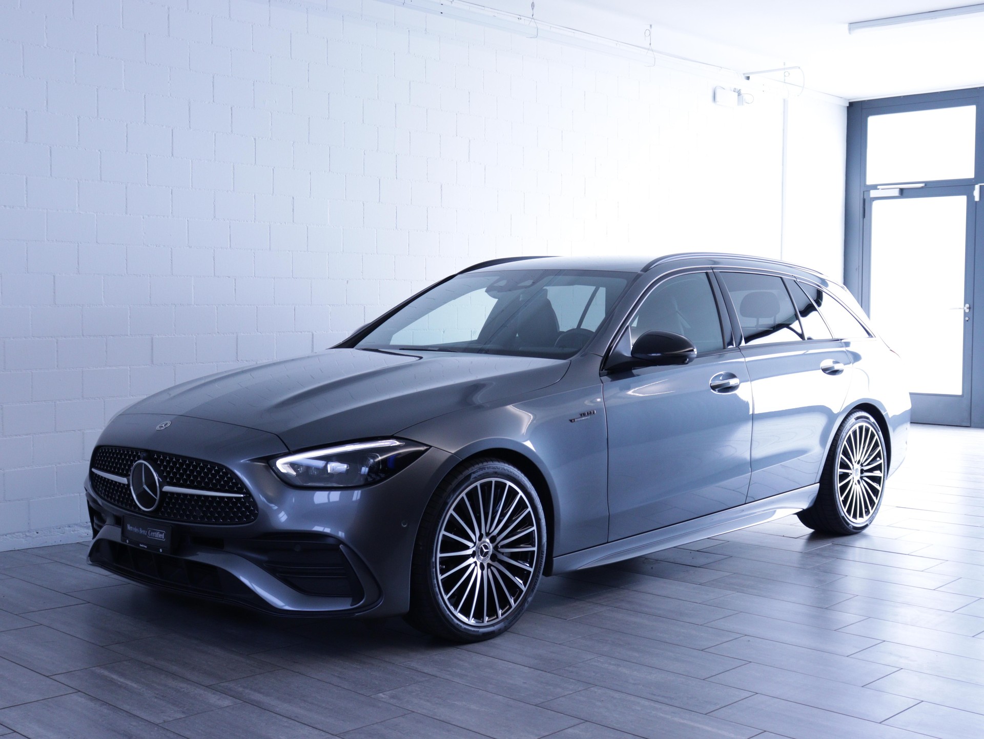 MERCEDES-BENZ C 300 AMG Line 4matic Kombi-image-0