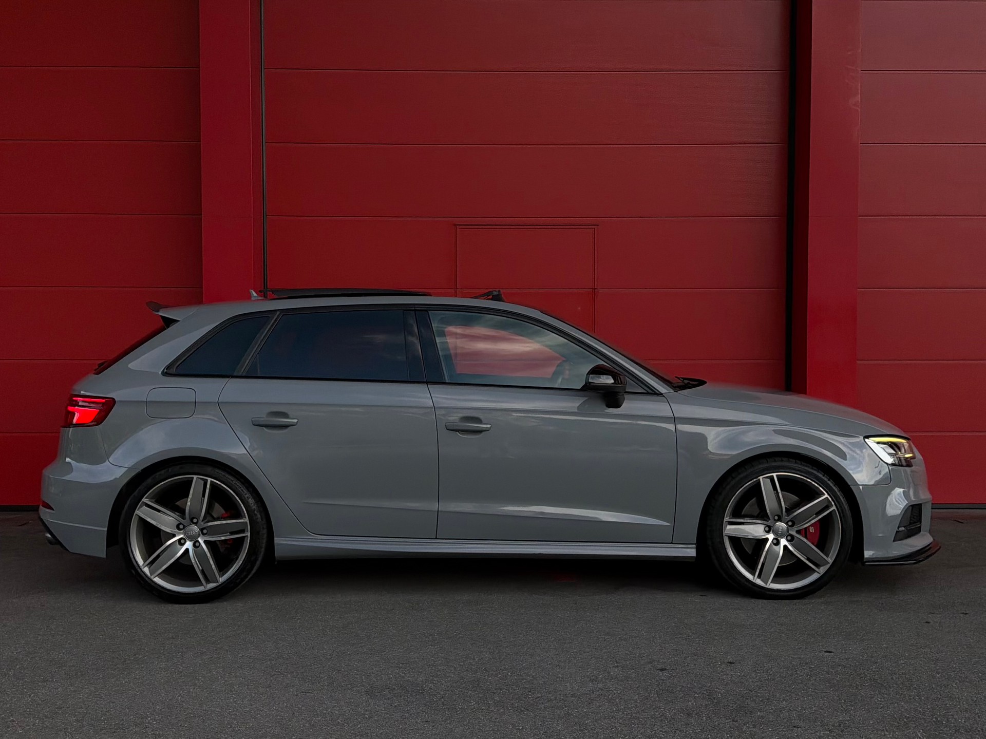 AUDI S3 Sportback 2.0 TFSI quattro S-tronic *CH-Fahrzeug*-image-2