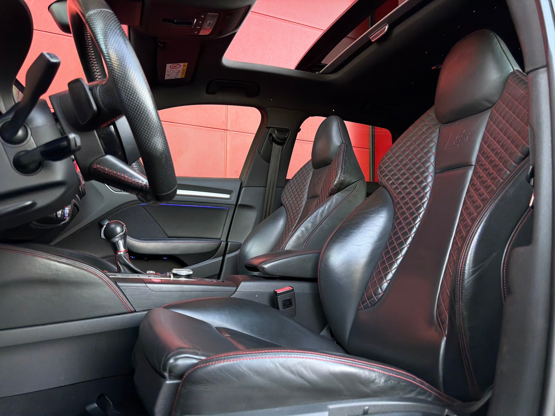 AUDI S3 Sportback 2.0 TFSI quattro S-tronic *CH-Fahrzeug*-image-12