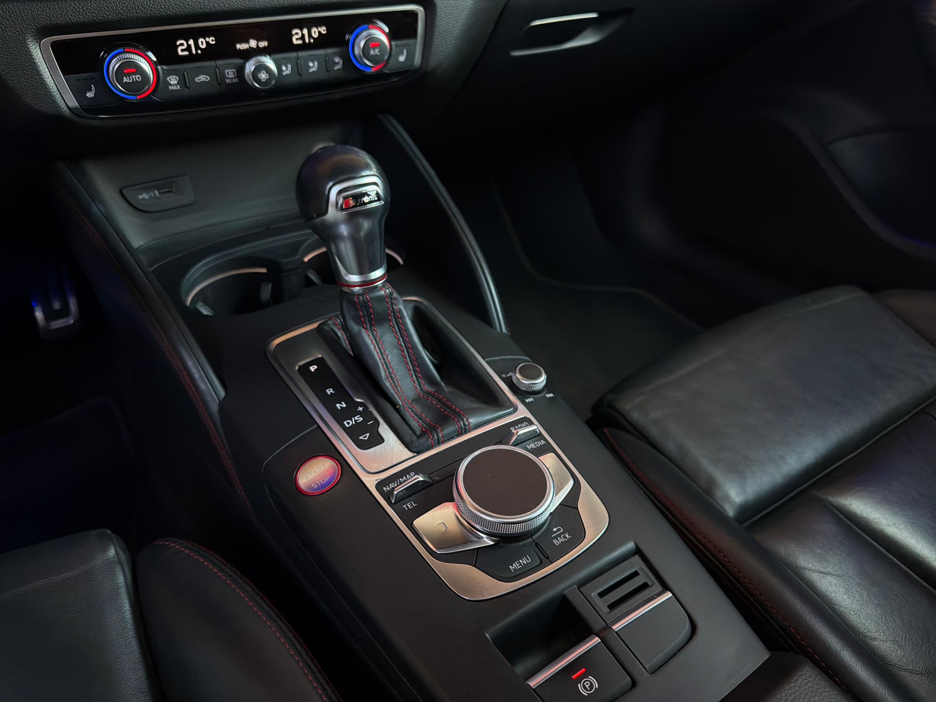 AUDI S3 Sportback 2.0 TFSI quattro S-tronic *CH-Fahrzeug*-image-11