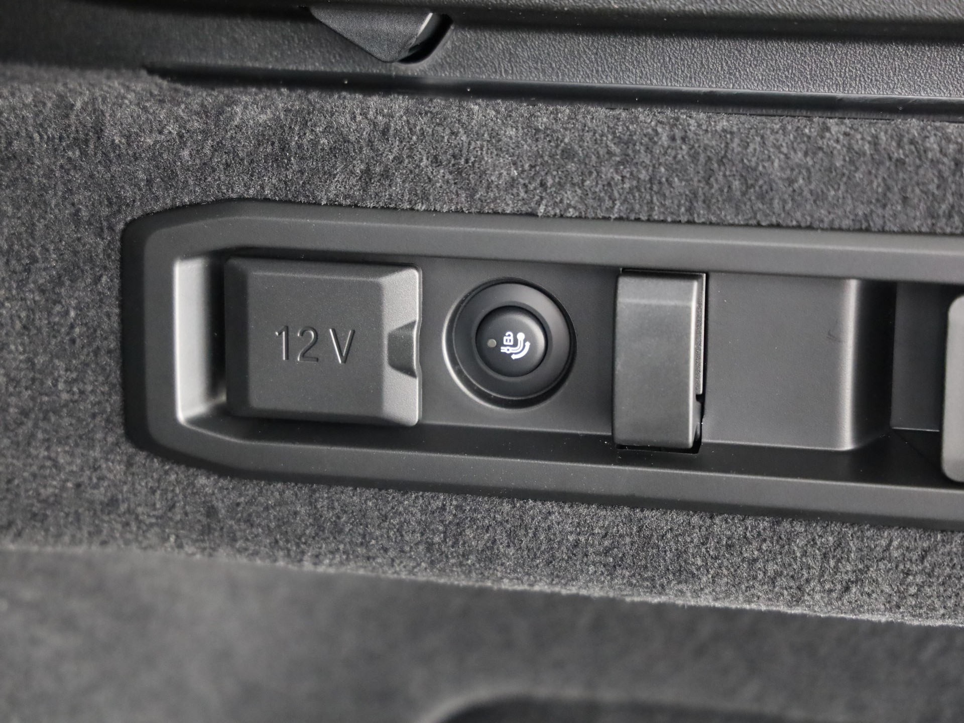 BMW M5 xDrive Touring-image-9