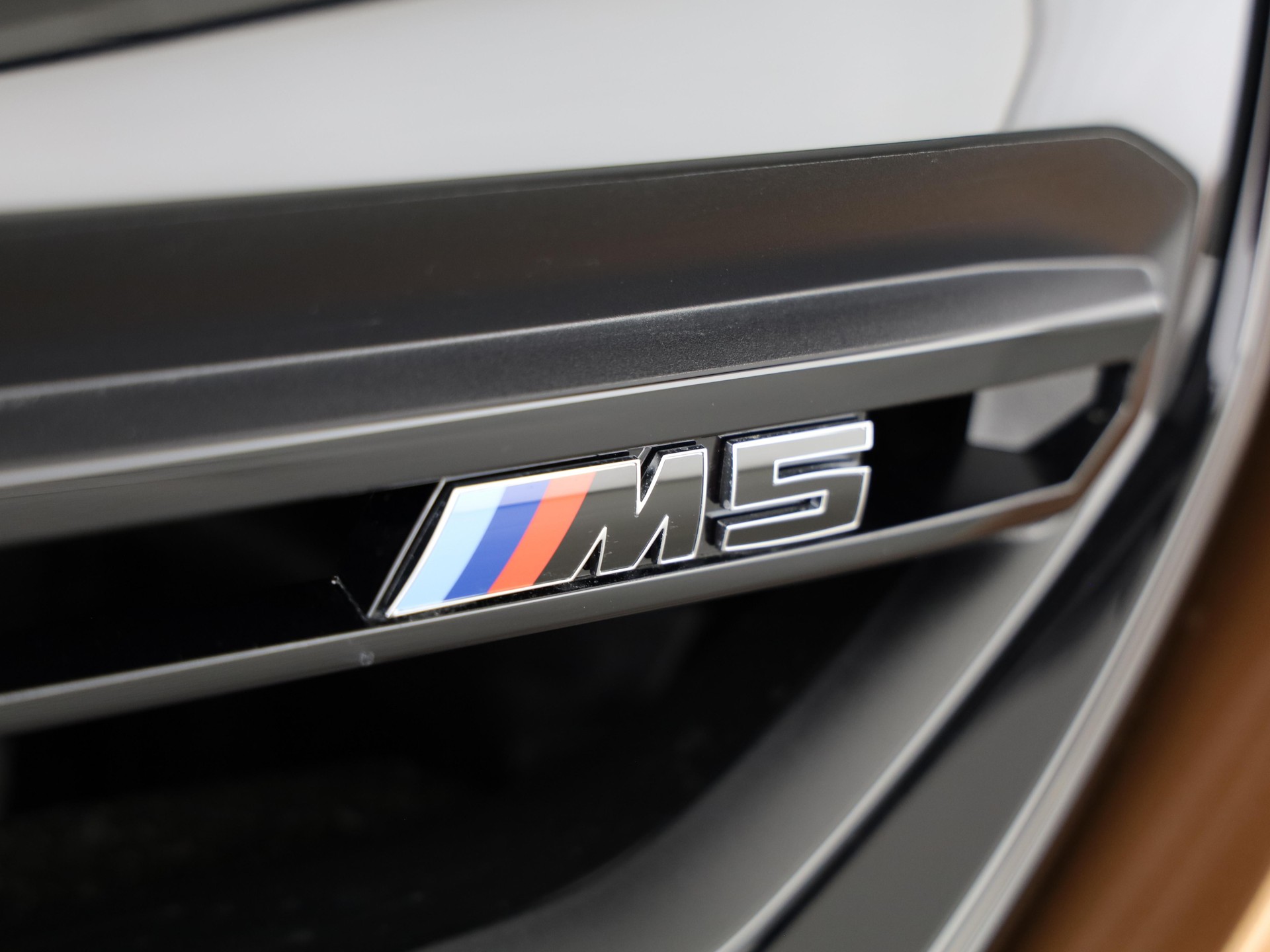 BMW M5 xDrive Touring-image-6