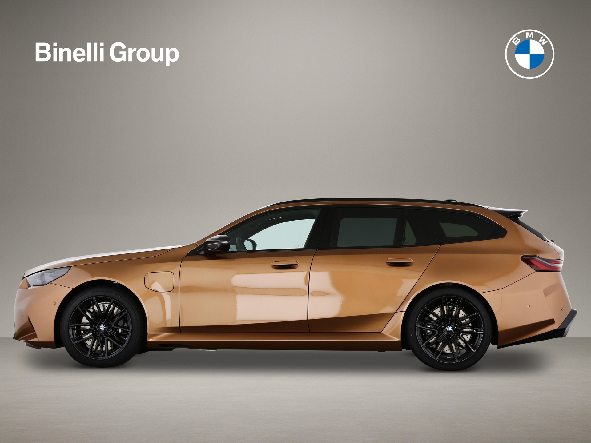BMW M5 xDrive Touring-image-4
