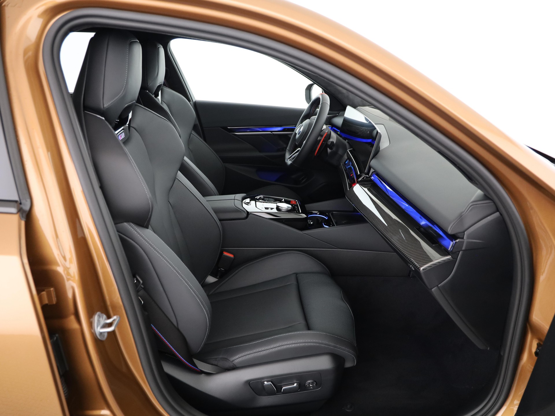 BMW M5 xDrive Touring-image-16