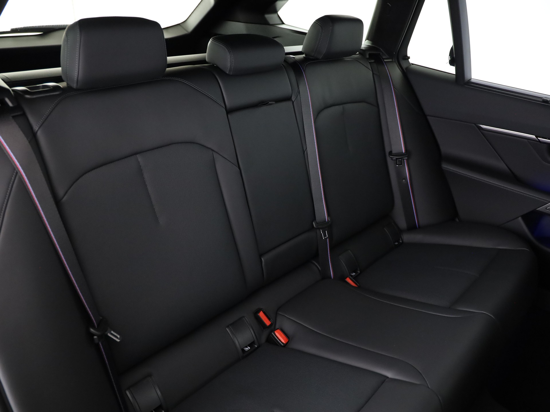 BMW M5 xDrive Touring-image-17
