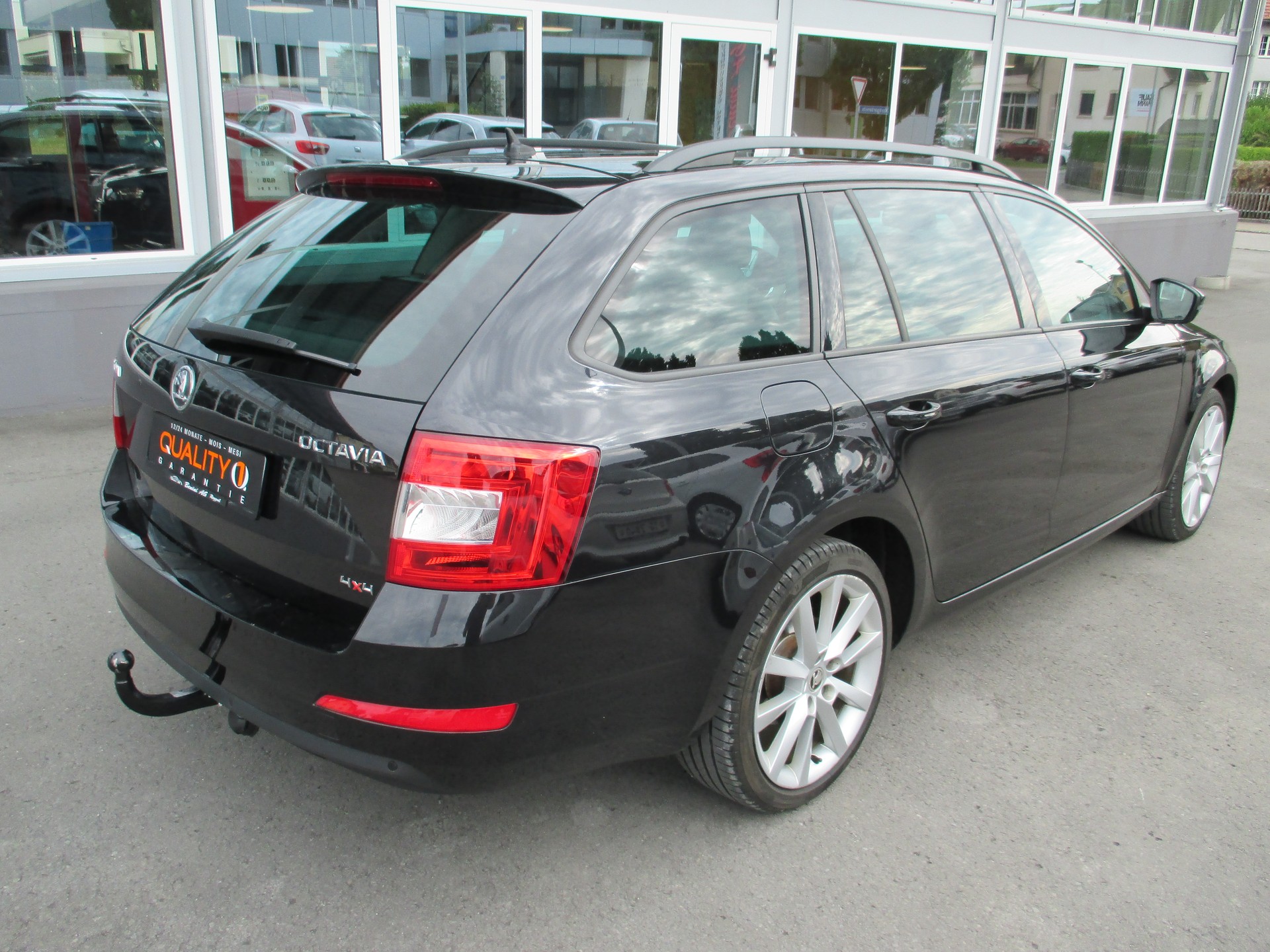 SKODA Octavia Combi 1.8 TSI Elegance 4x4 DSG-image-4
