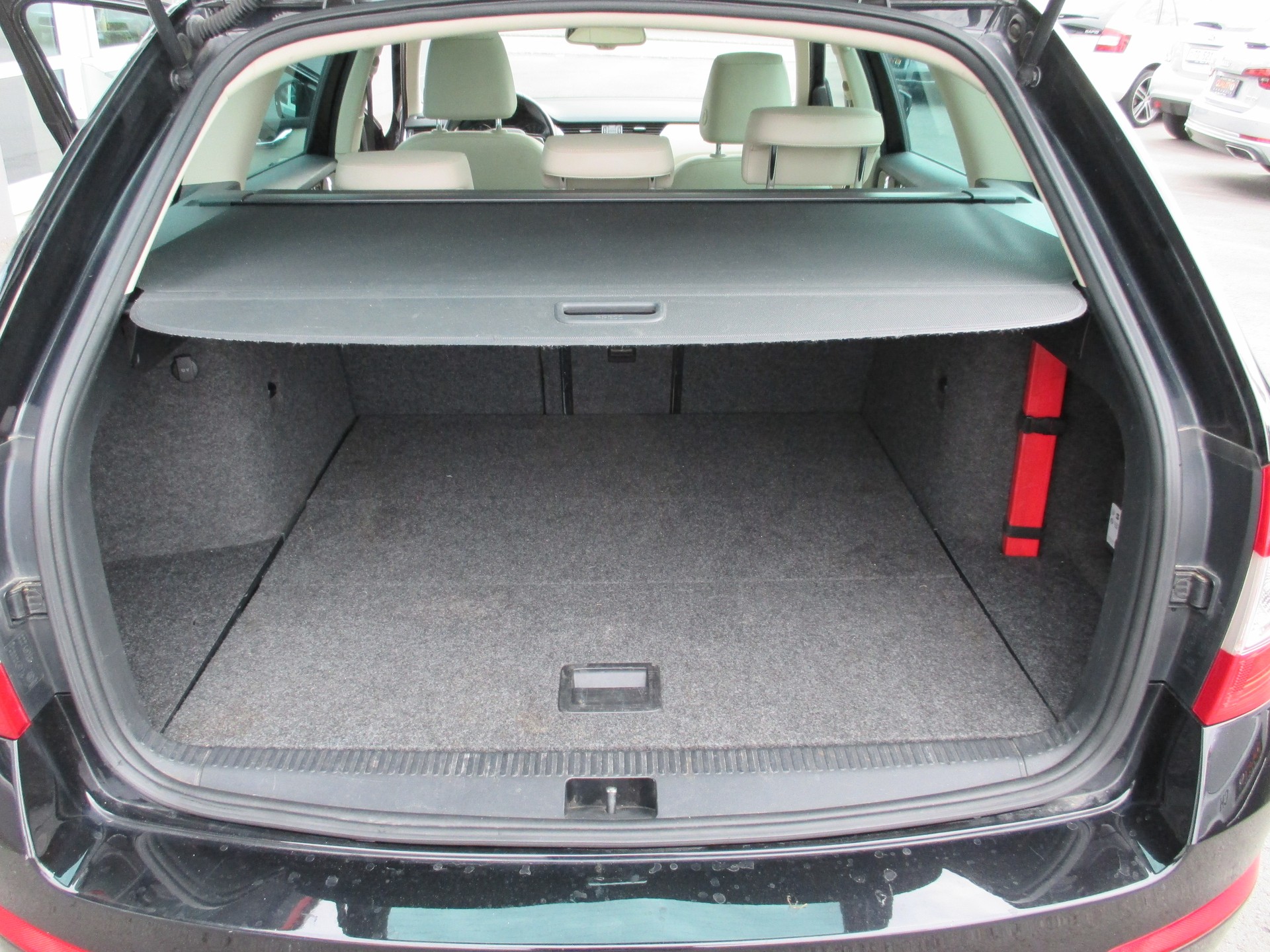 SKODA Octavia Combi 1.8 TSI Elegance 4x4 DSG-image-10