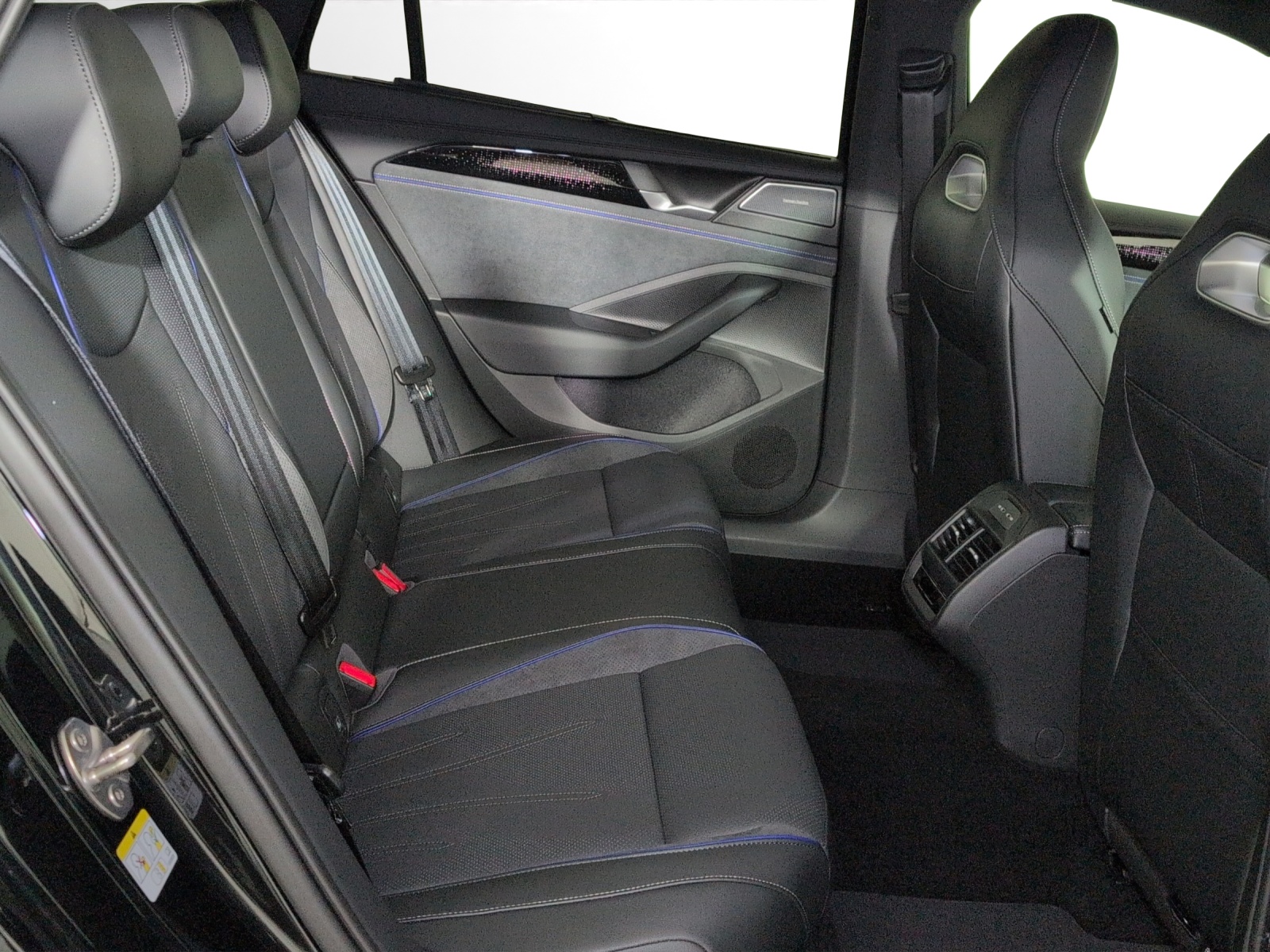 VW Passat Variant 2.0 TSI evo4 R-Line 4 Motion DSG-image-8