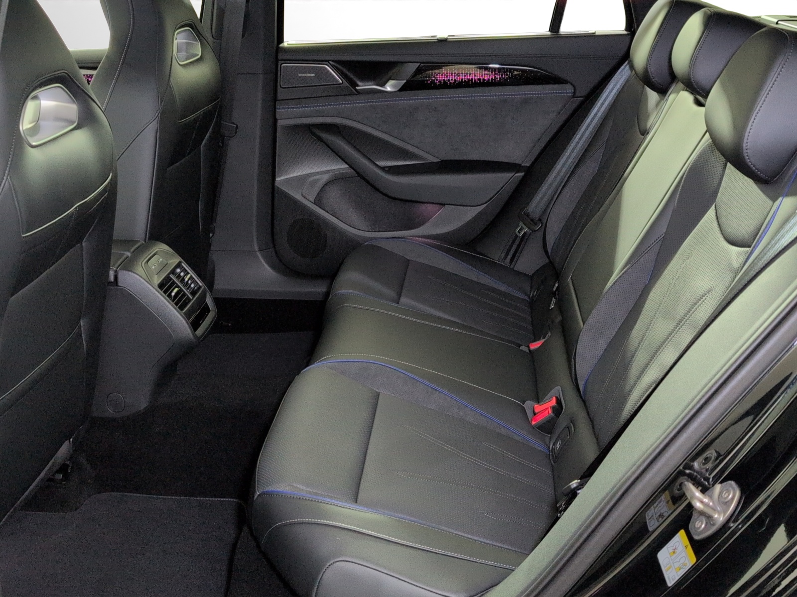 VW Passat Variant 2.0 TSI evo4 R-Line 4 Motion DSG-image-7