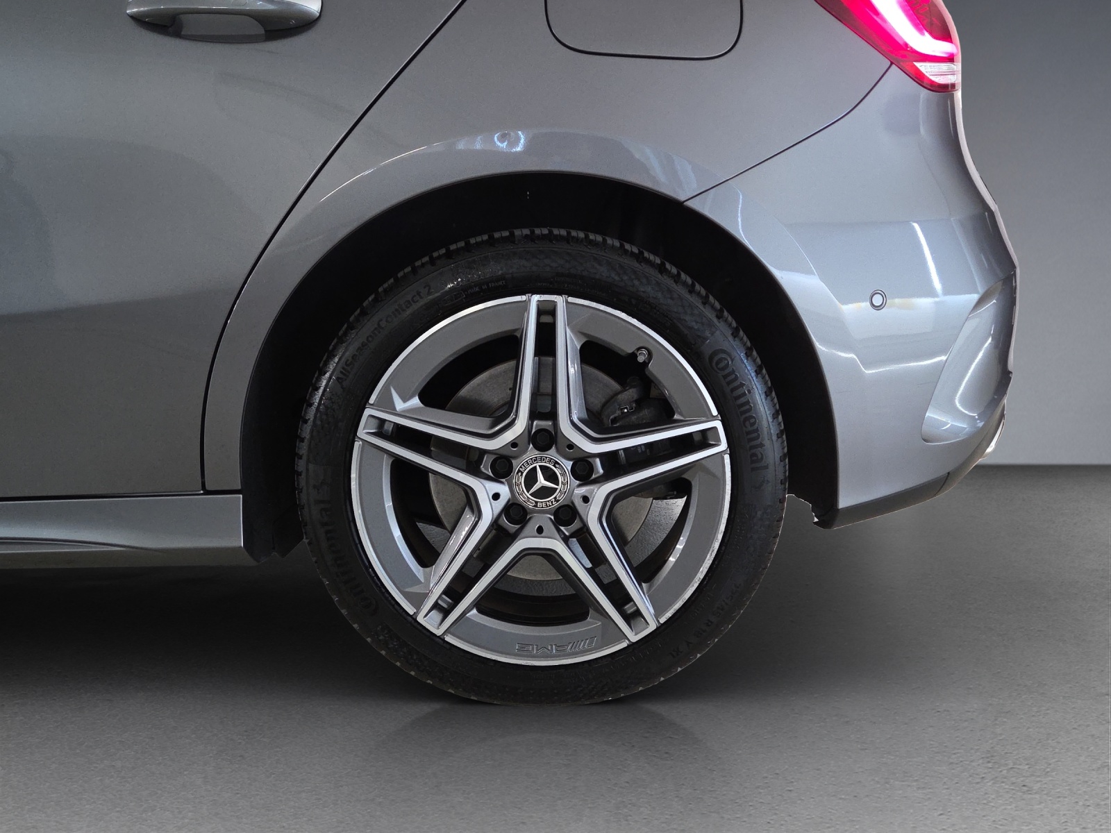 MERCEDES-BENZ A 250 e 8G-DCT-image-5