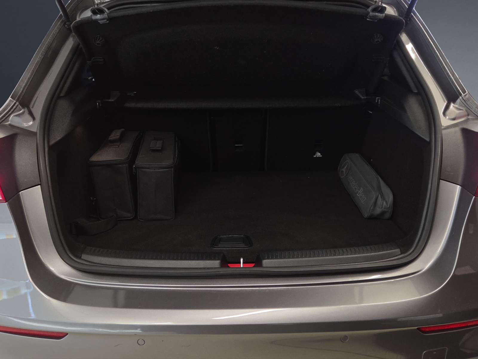 MERCEDES-BENZ A 250 e 8G-DCT-image-17