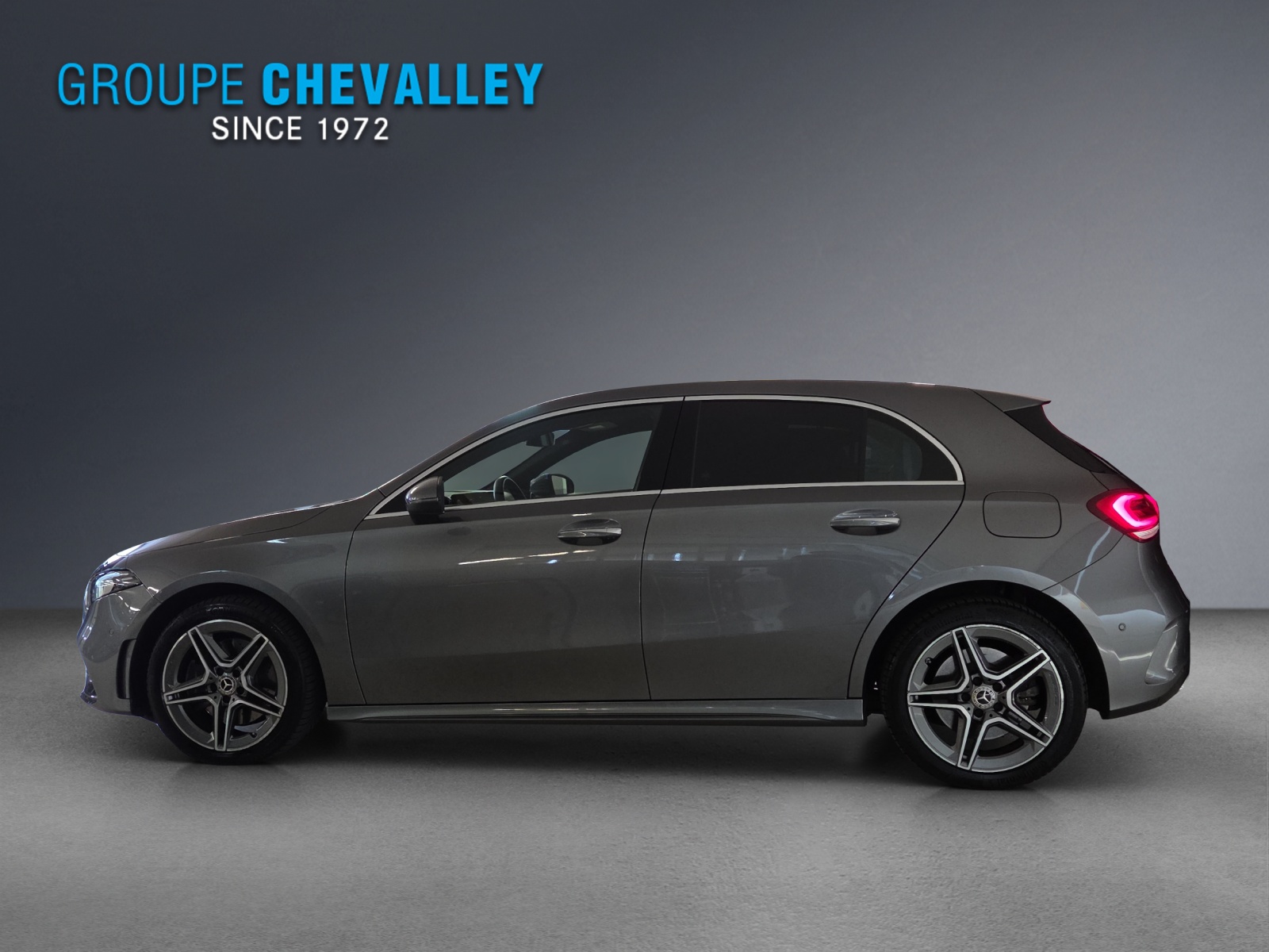 MERCEDES-BENZ A 250 e 8G-DCT-showroom-element-2