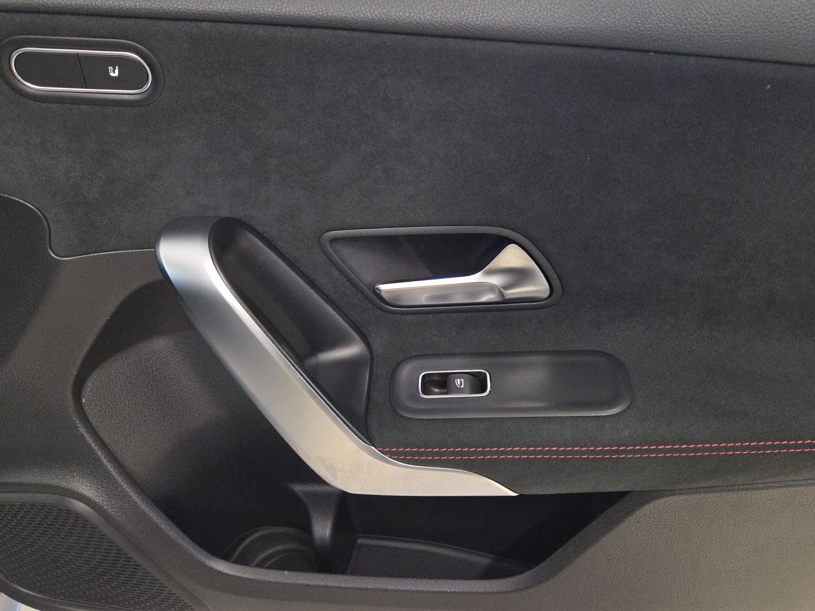 MERCEDES-BENZ A 250 e 8G-DCT-image-10