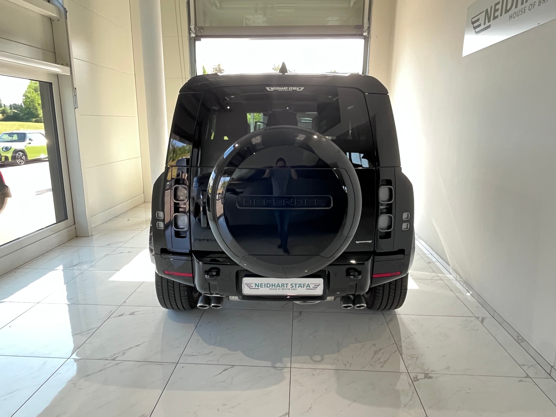 LAND ROVER Defender 90 525 V8 5.0 AT8-showroom-element-3