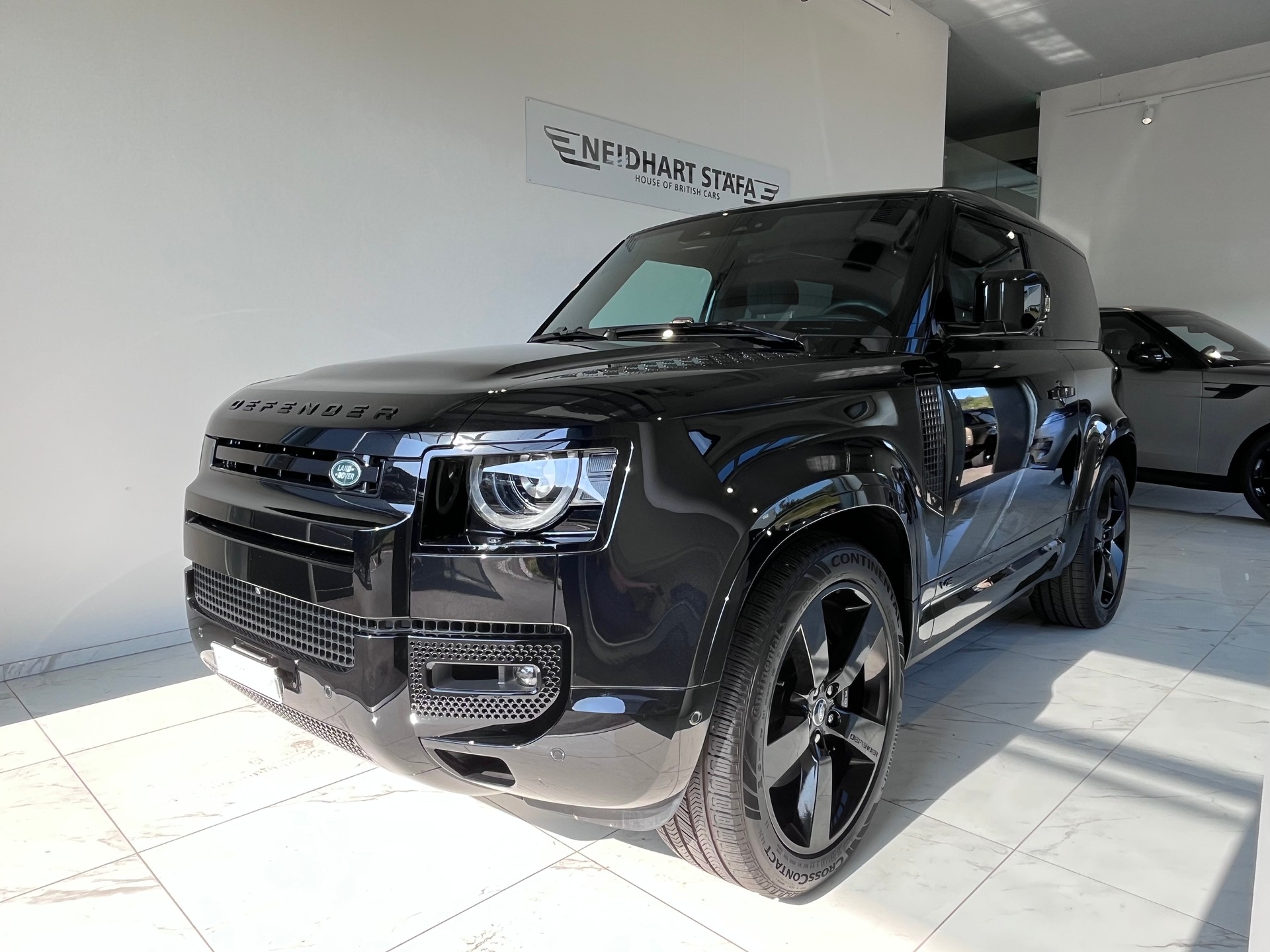 LAND ROVER Defender 90 525 V8 5.0 AT8-showroom-element-2