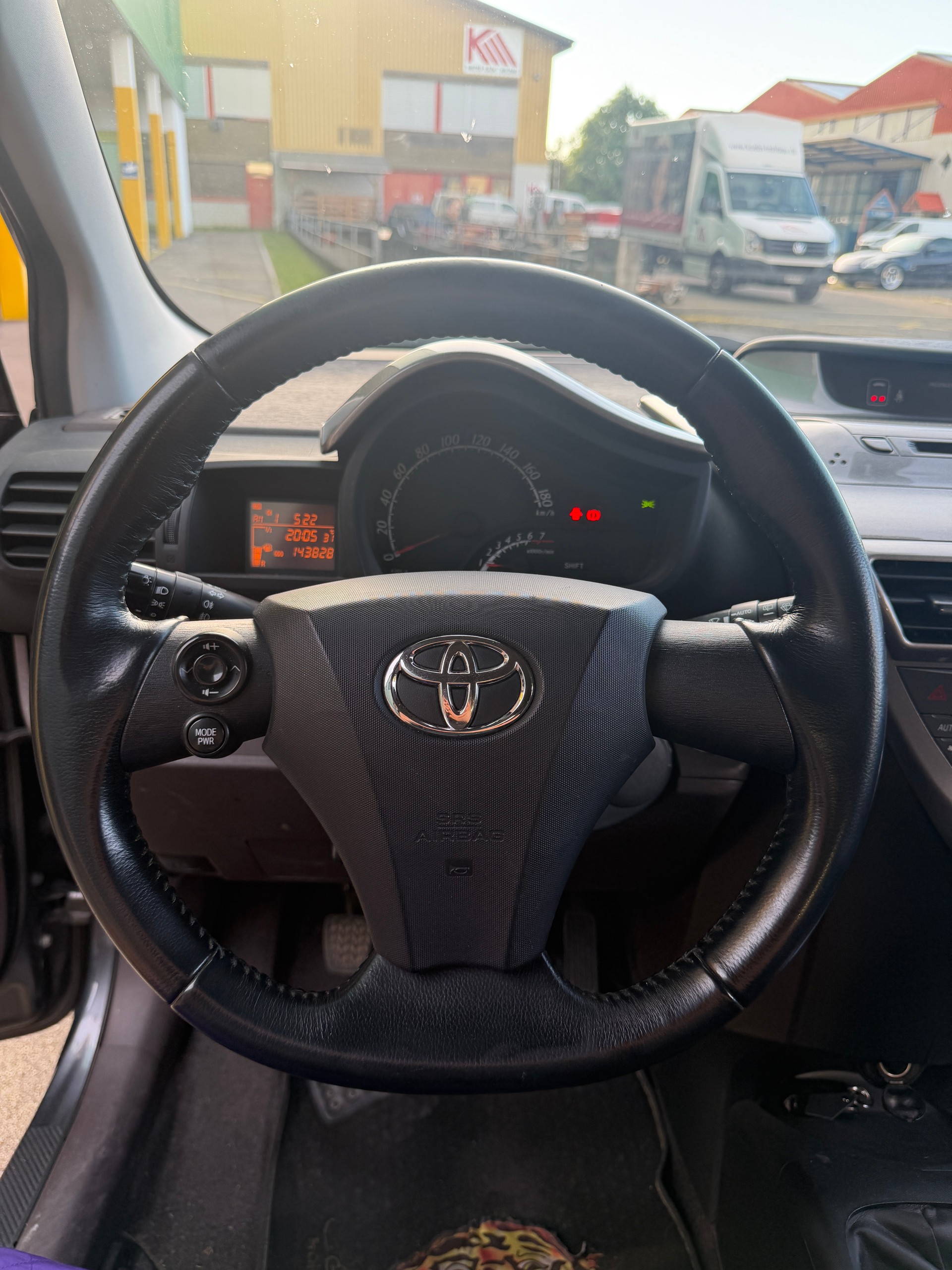 TOYOTA iQ 1.0 VVT-i Eco-image-10