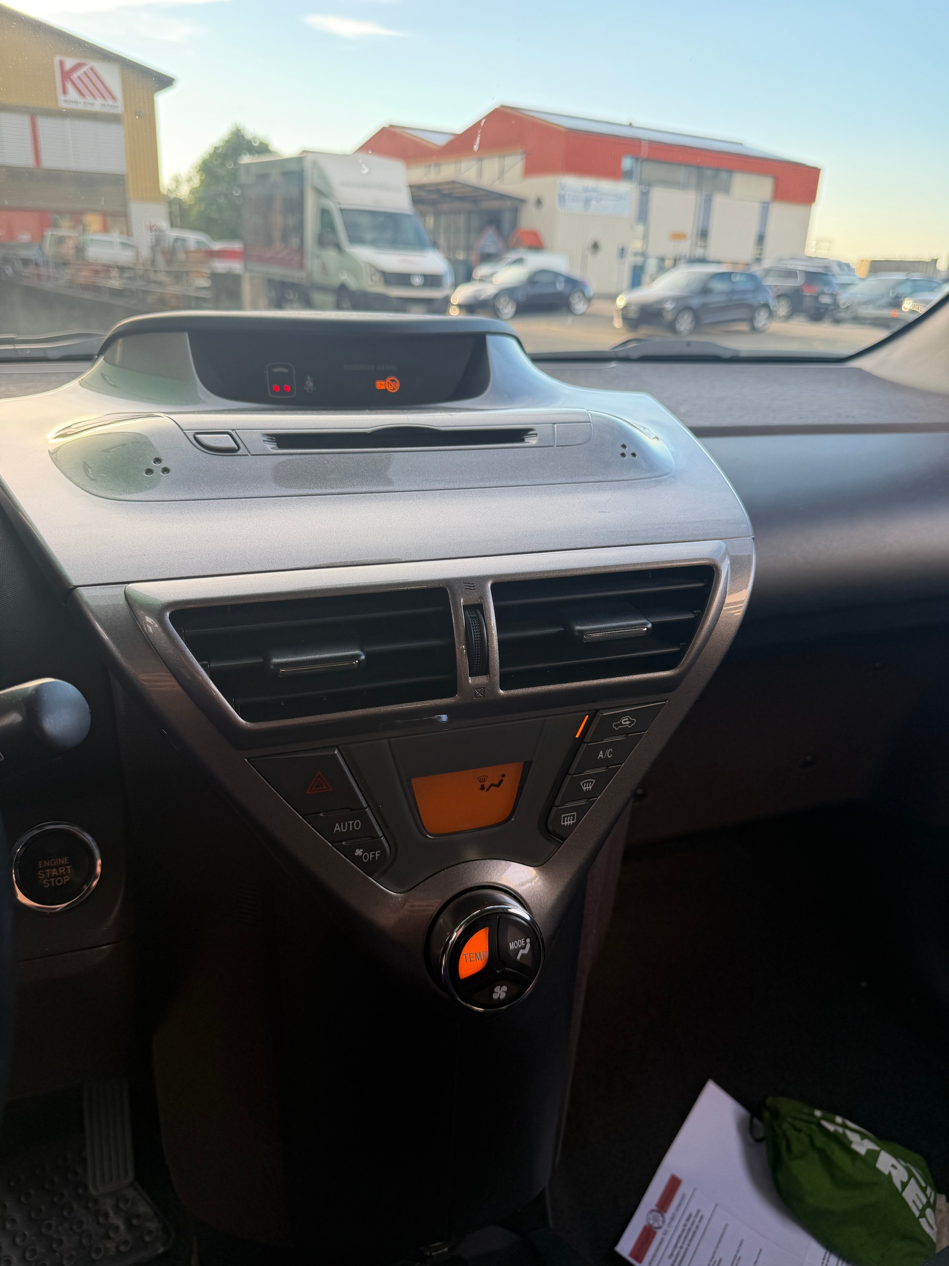 TOYOTA iQ 1.0 VVT-i Eco-image-9