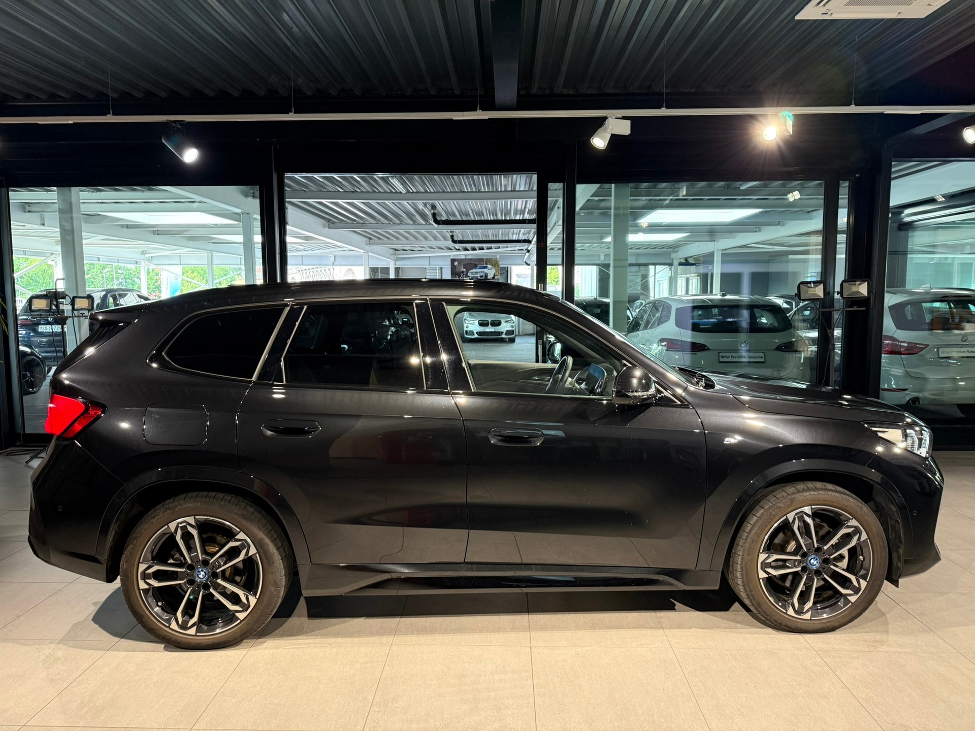 BMW iX1 xDrive 30 M Sport-image-3