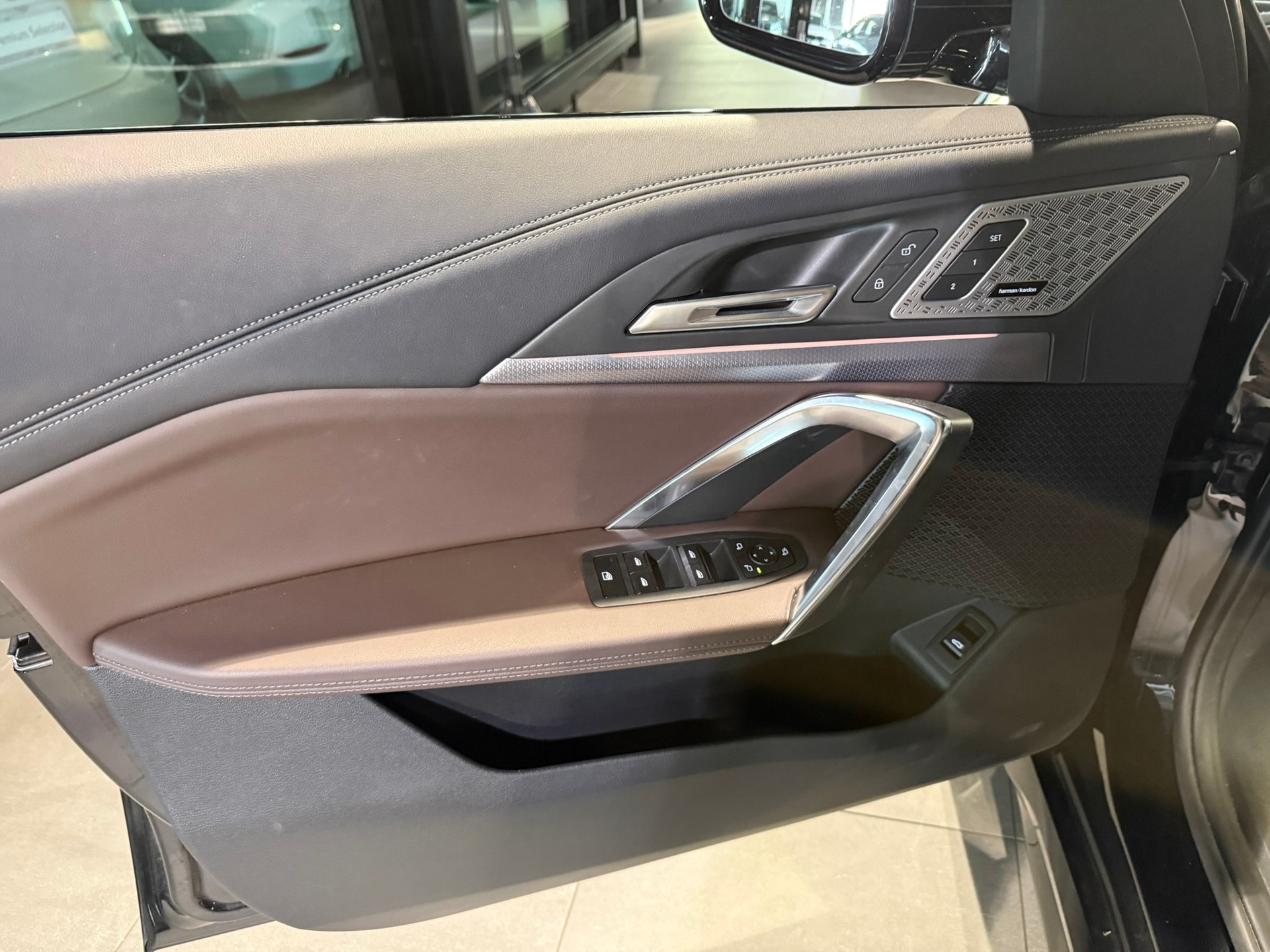 BMW iX1 xDrive 30 M Sport-image-15