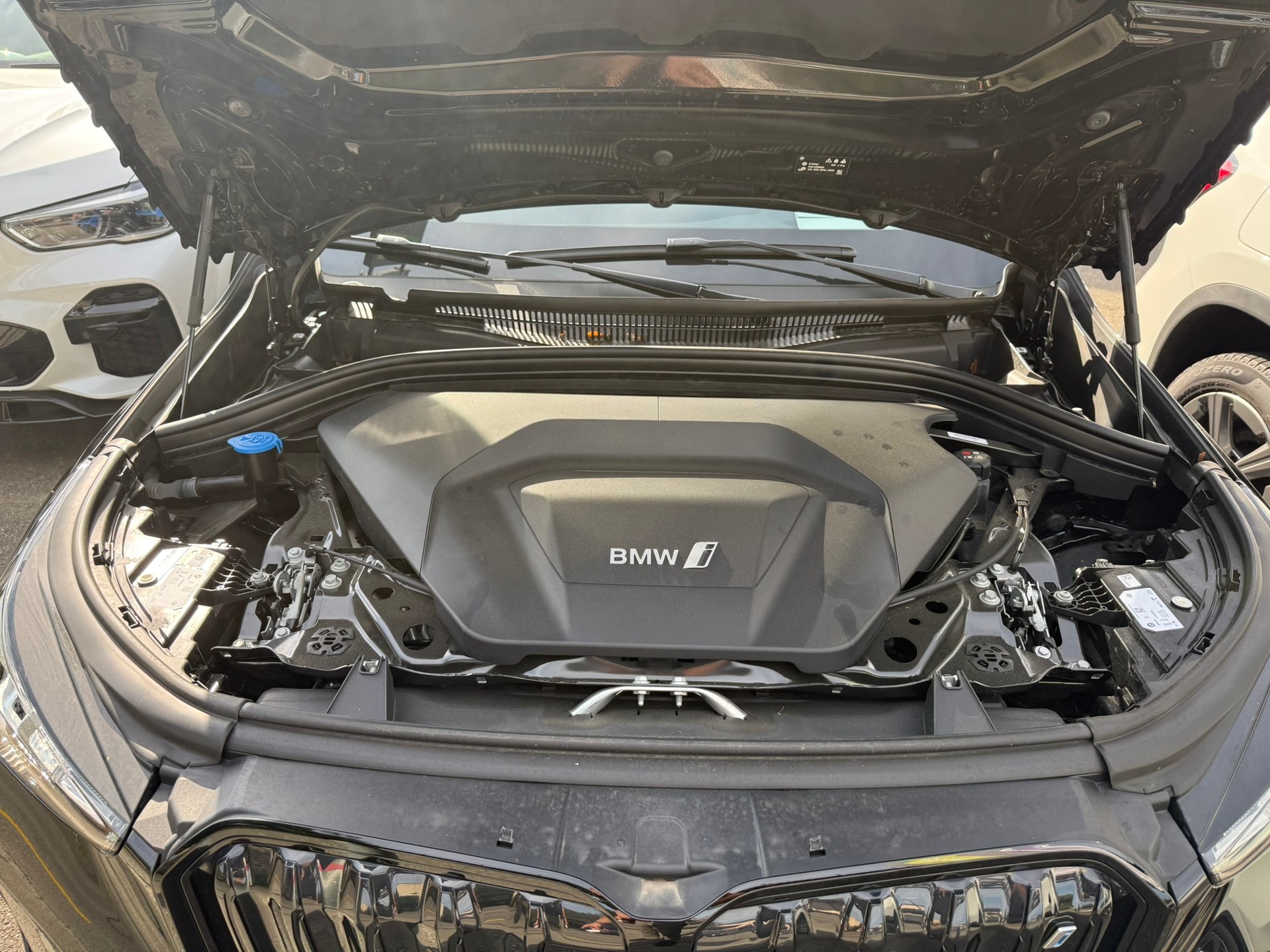 BMW iX1 xDrive 30 M Sport-image-25
