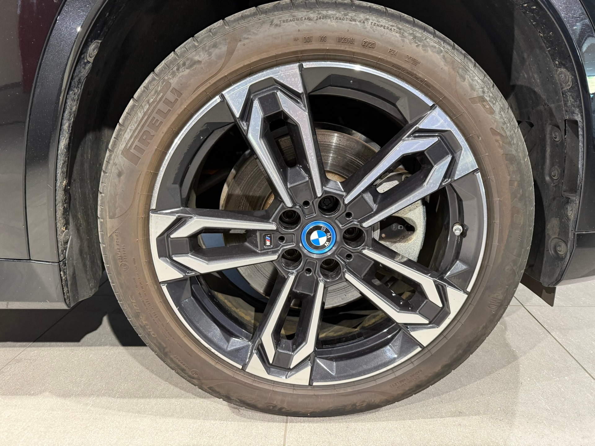 BMW iX1 xDrive 30 M Sport-image-10