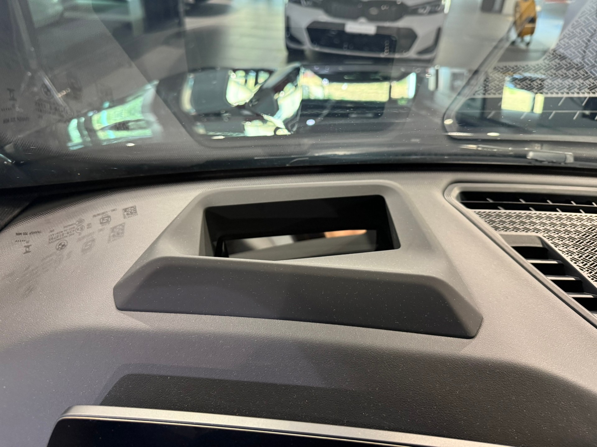 BMW iX1 xDrive 30 M Sport-image-18