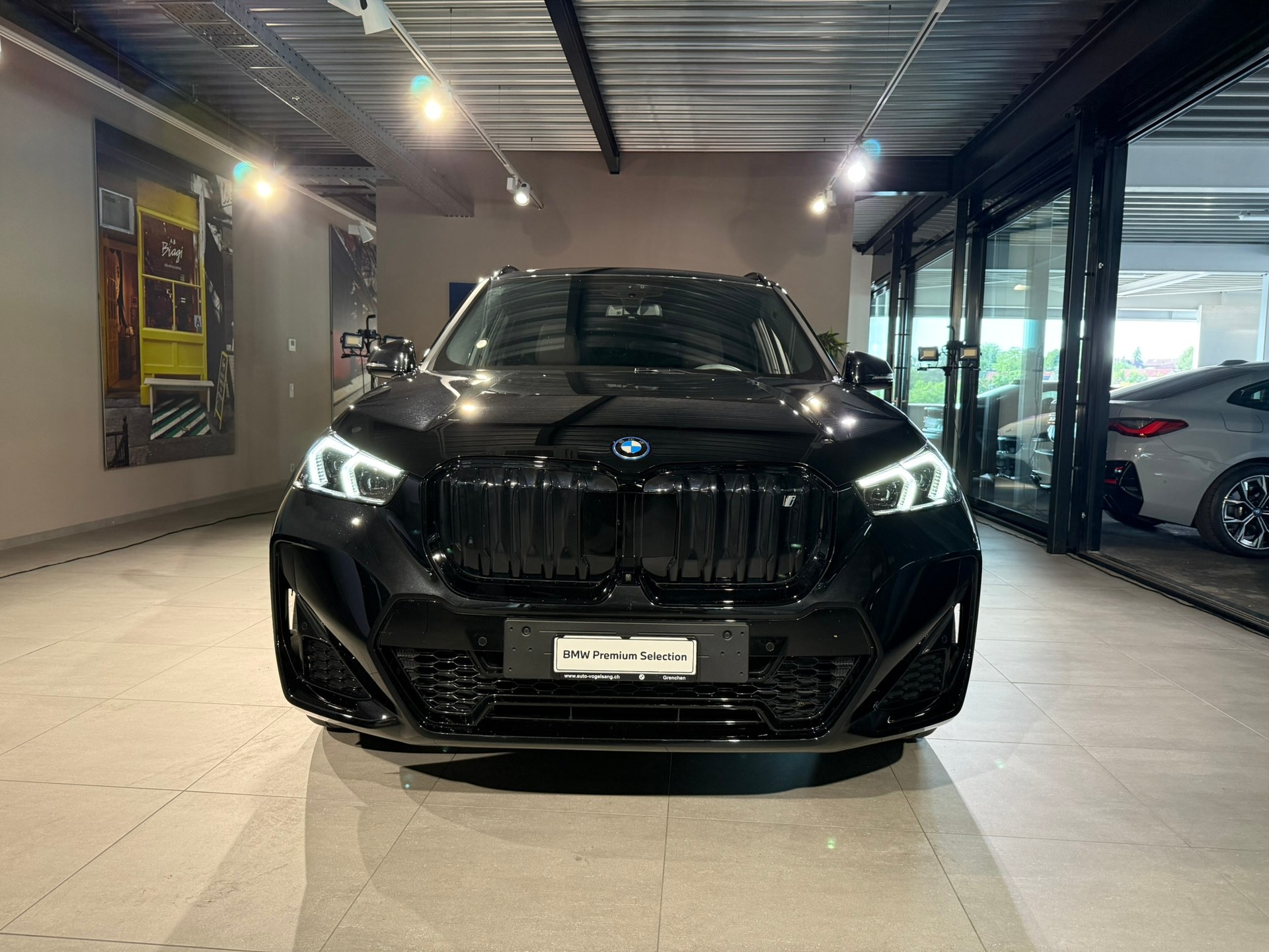 BMW iX1 xDrive 30 M Sport-image-1