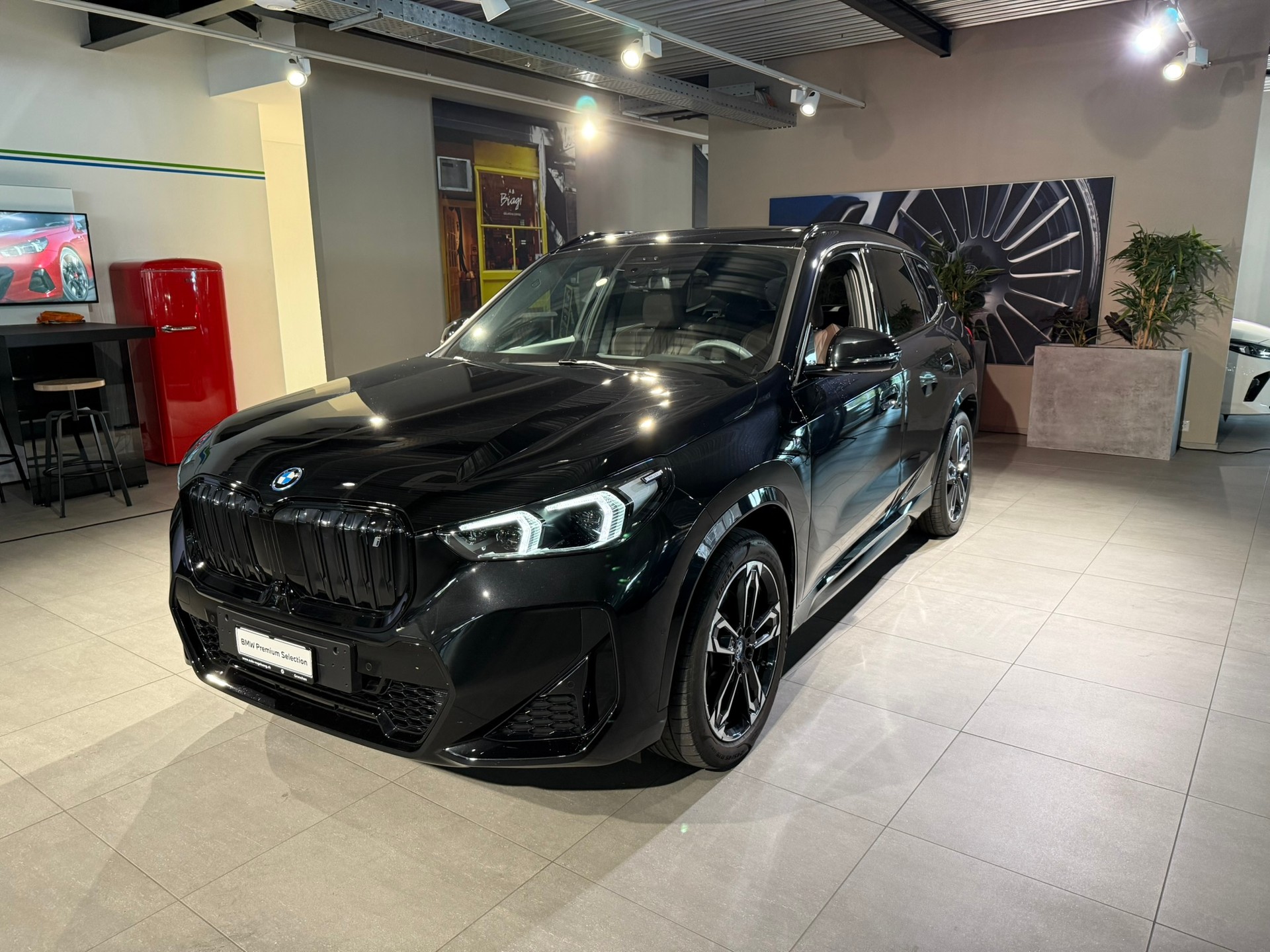 BMW iX1 xDrive 30 M Sport-image-2
