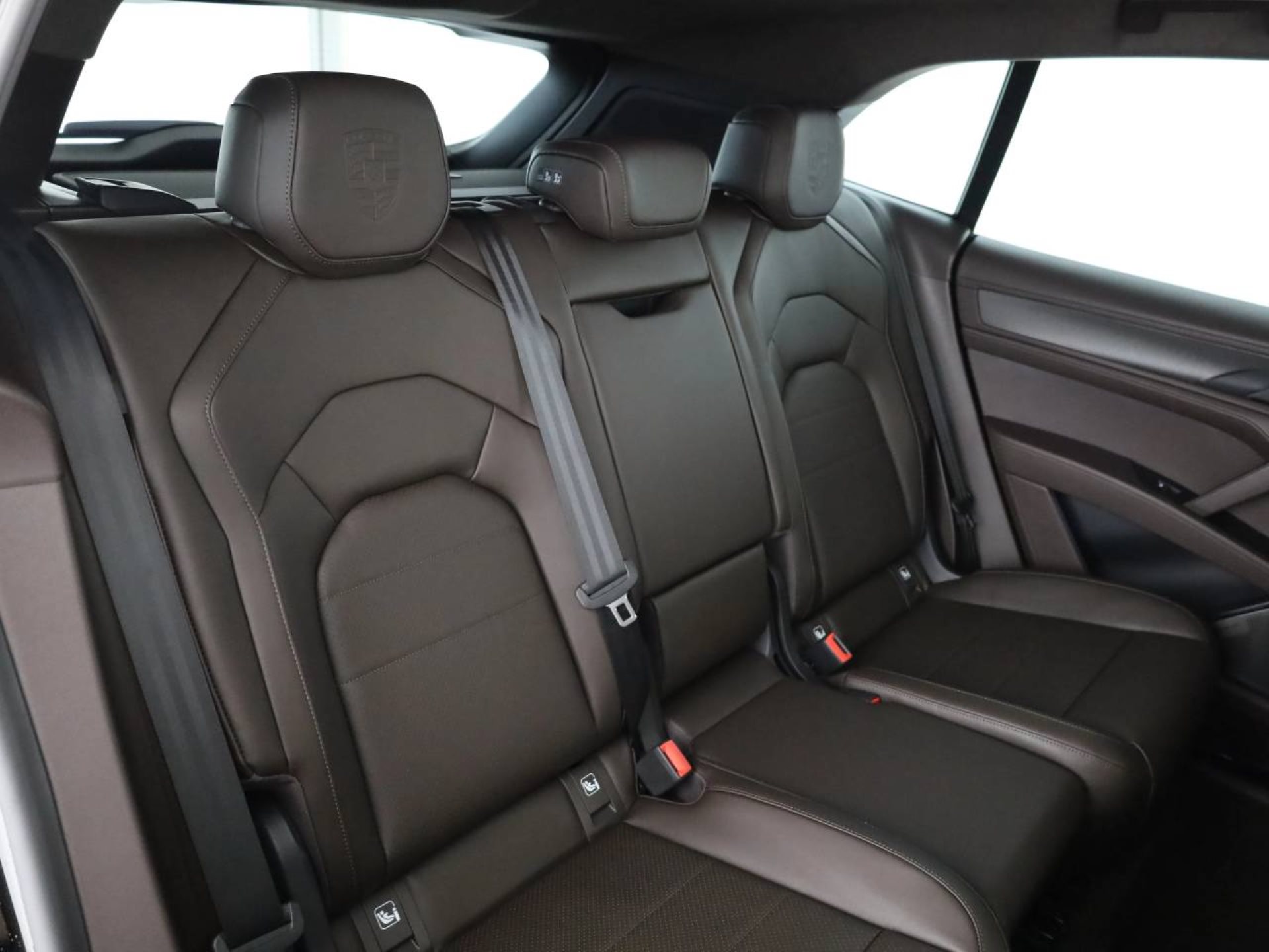 PORSCHE Cayenne Turbo Electric-image-19