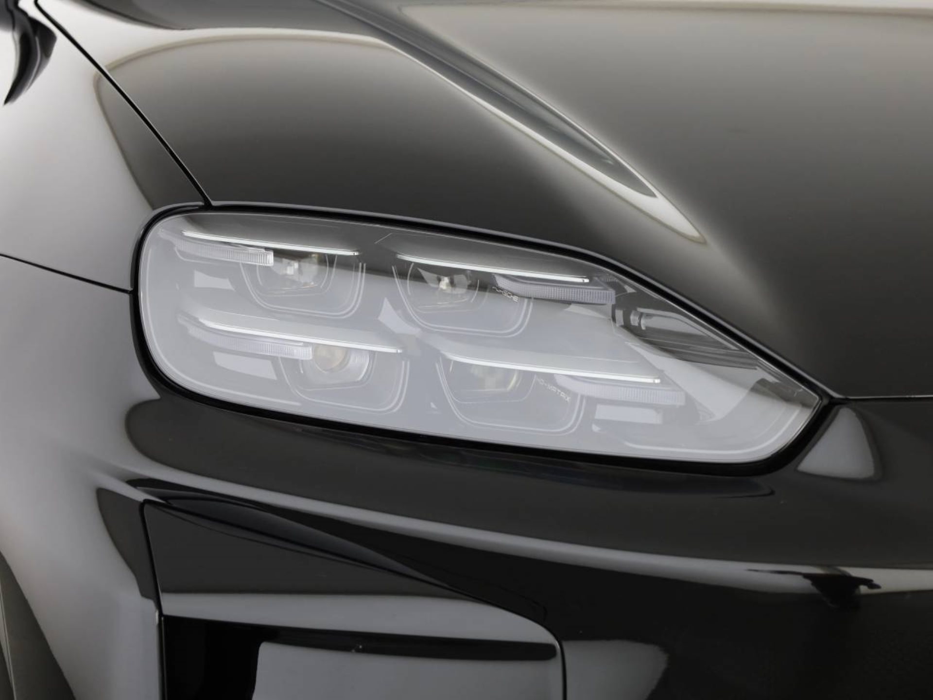 PORSCHE Cayenne Turbo Electric-image-7