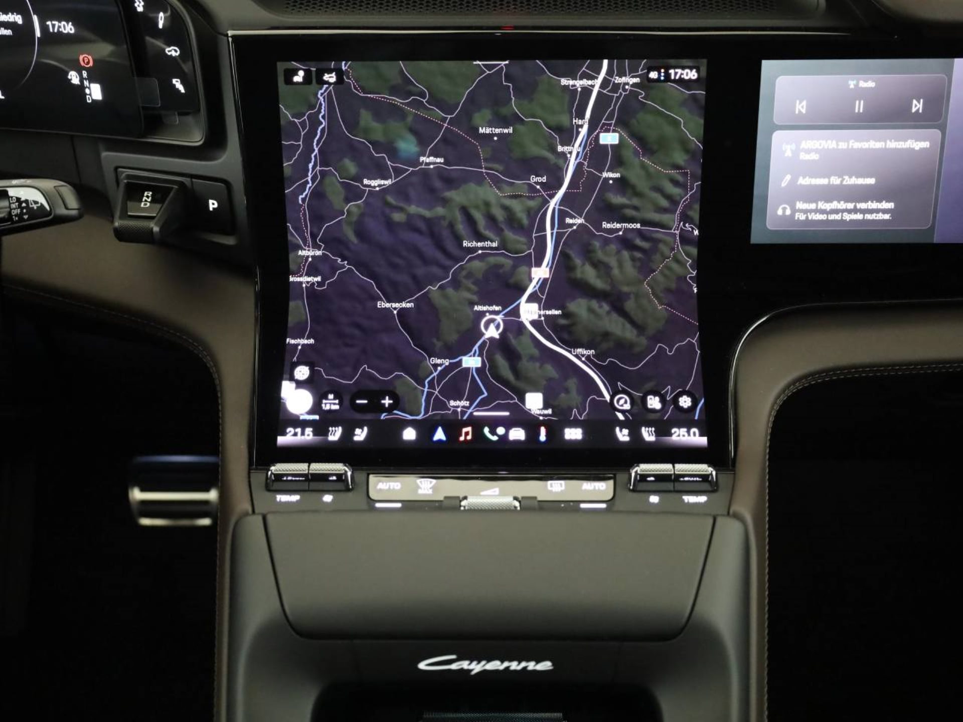 PORSCHE Cayenne Turbo Electric-image-11
