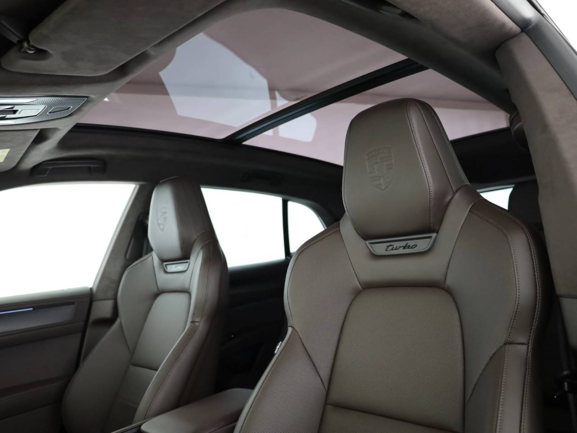 PORSCHE Cayenne Turbo Electric-image-15