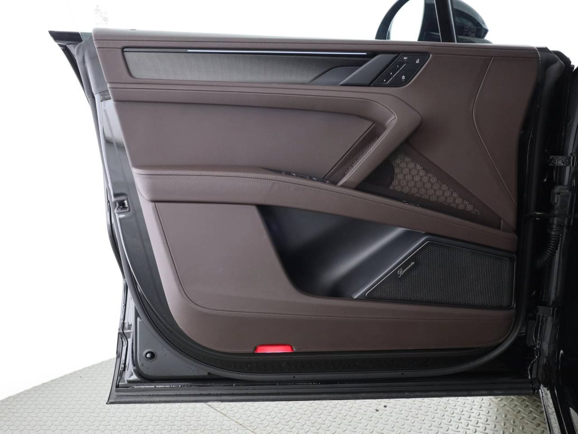 PORSCHE Cayenne Turbo Electric-image-16