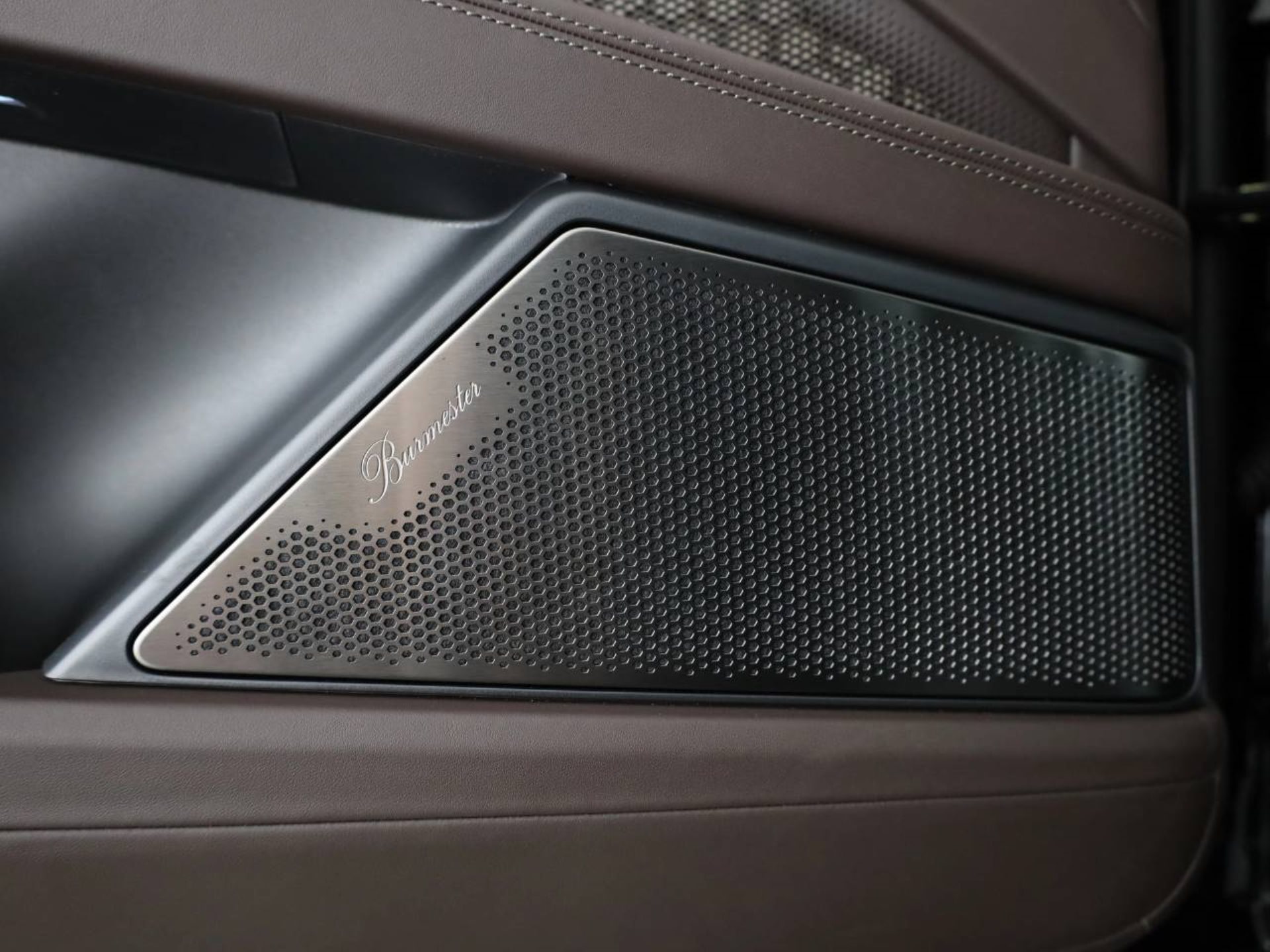 PORSCHE Cayenne Turbo Electric-image-17