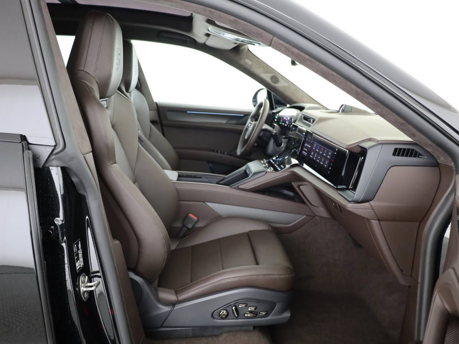 PORSCHE Cayenne Turbo Electric-image-14